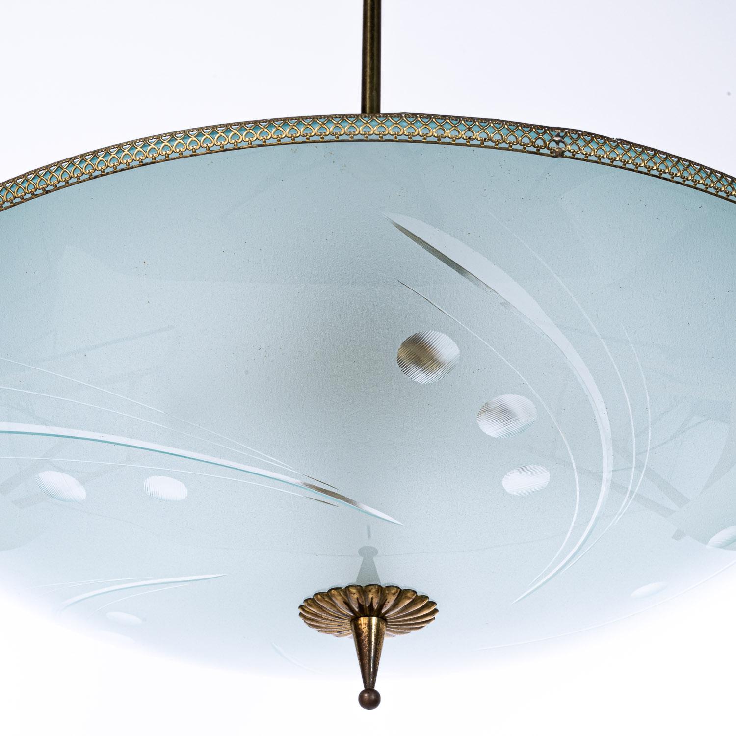 Hängeleuchte aus Glas und Messing aus den 1950er Jahren im Stil von Pietro Chiesa im Angebot 3