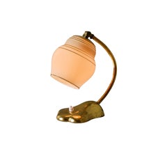 Lámpara de mesa de cristal y latón de los años 50 de Paavo Tynell para Valinte Oy