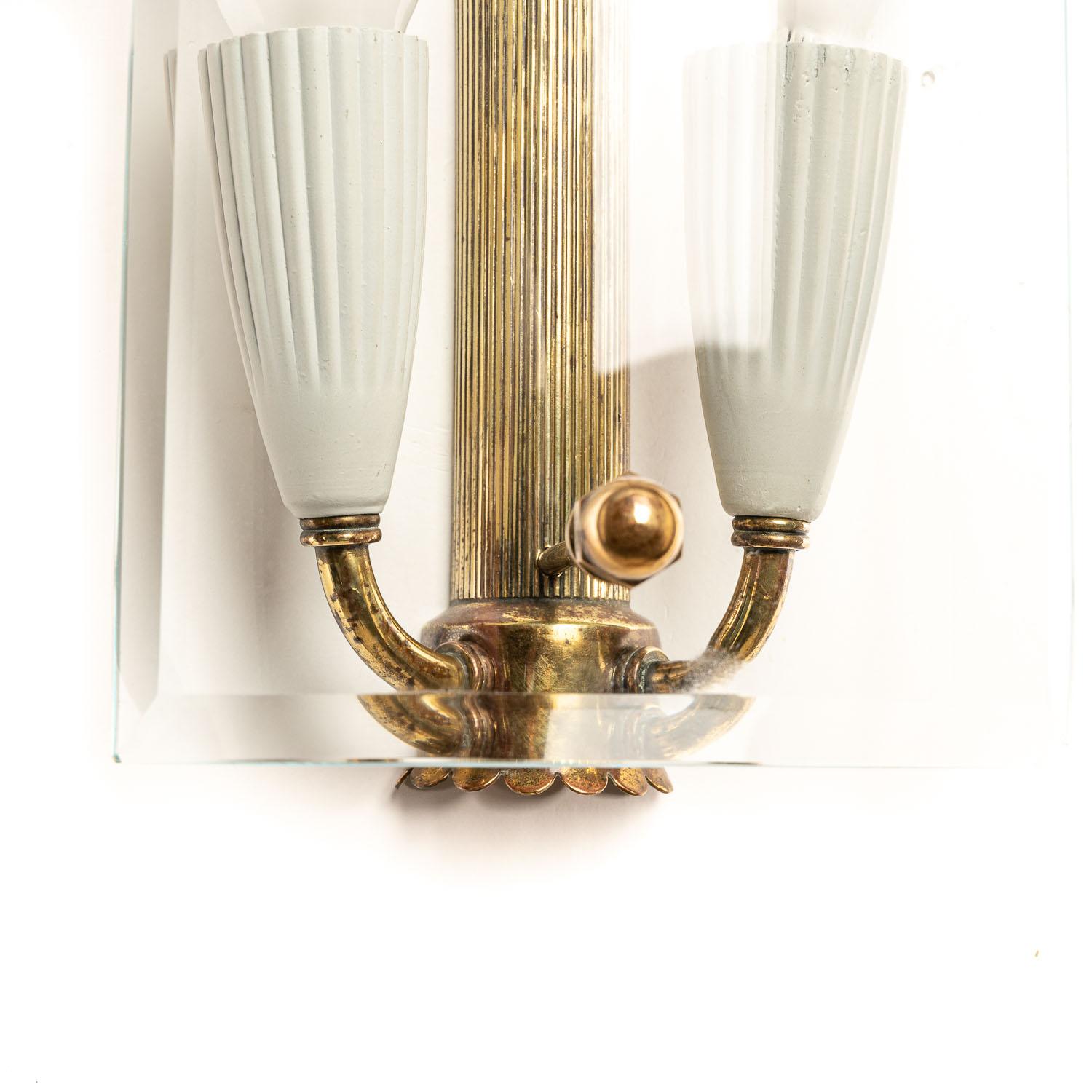 1950's Glass & Brass Wall Light Attributed to Fontana Arte For Sale 5