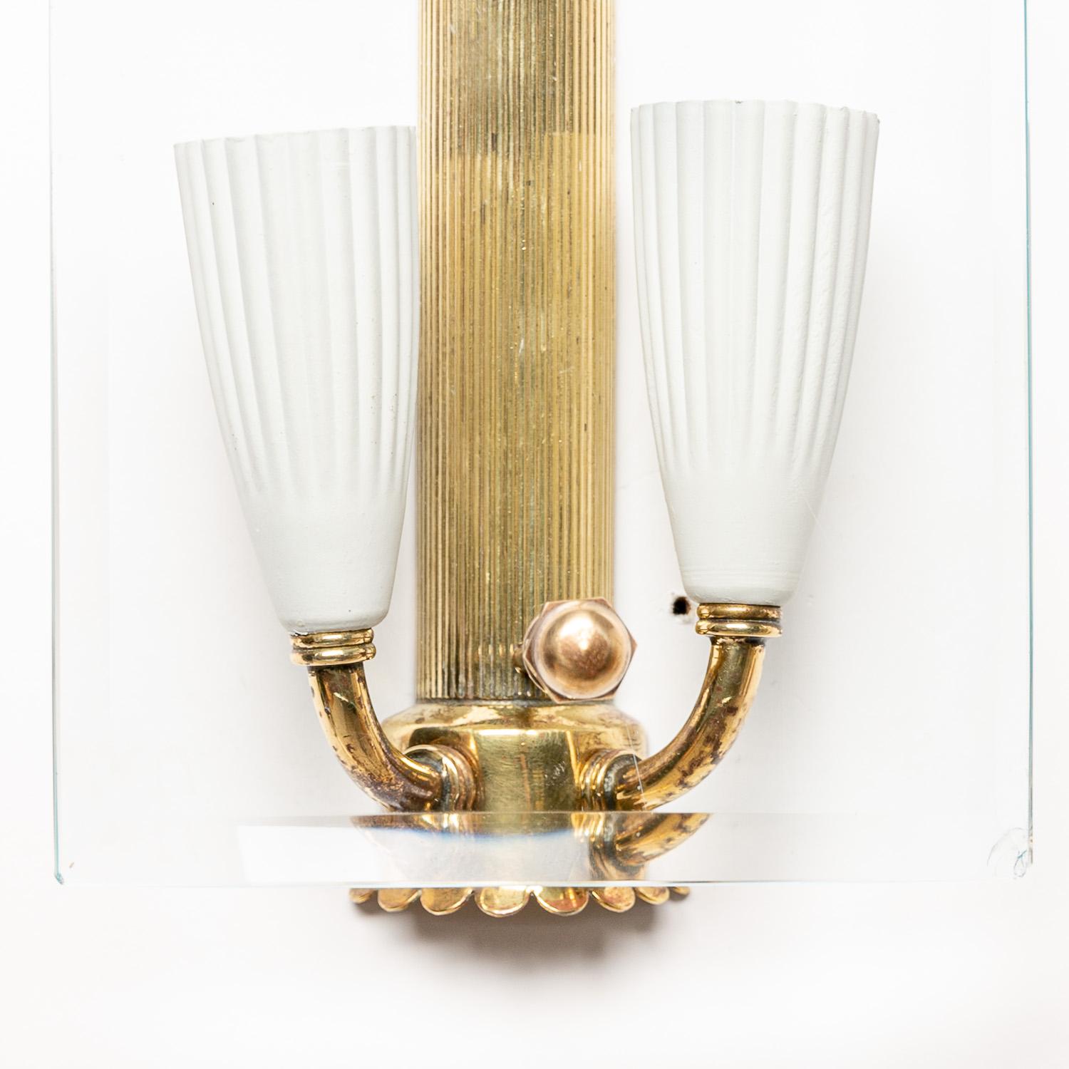 1950's Glass & Brass Wall Light Attributed to Fontana Arte For Sale 1