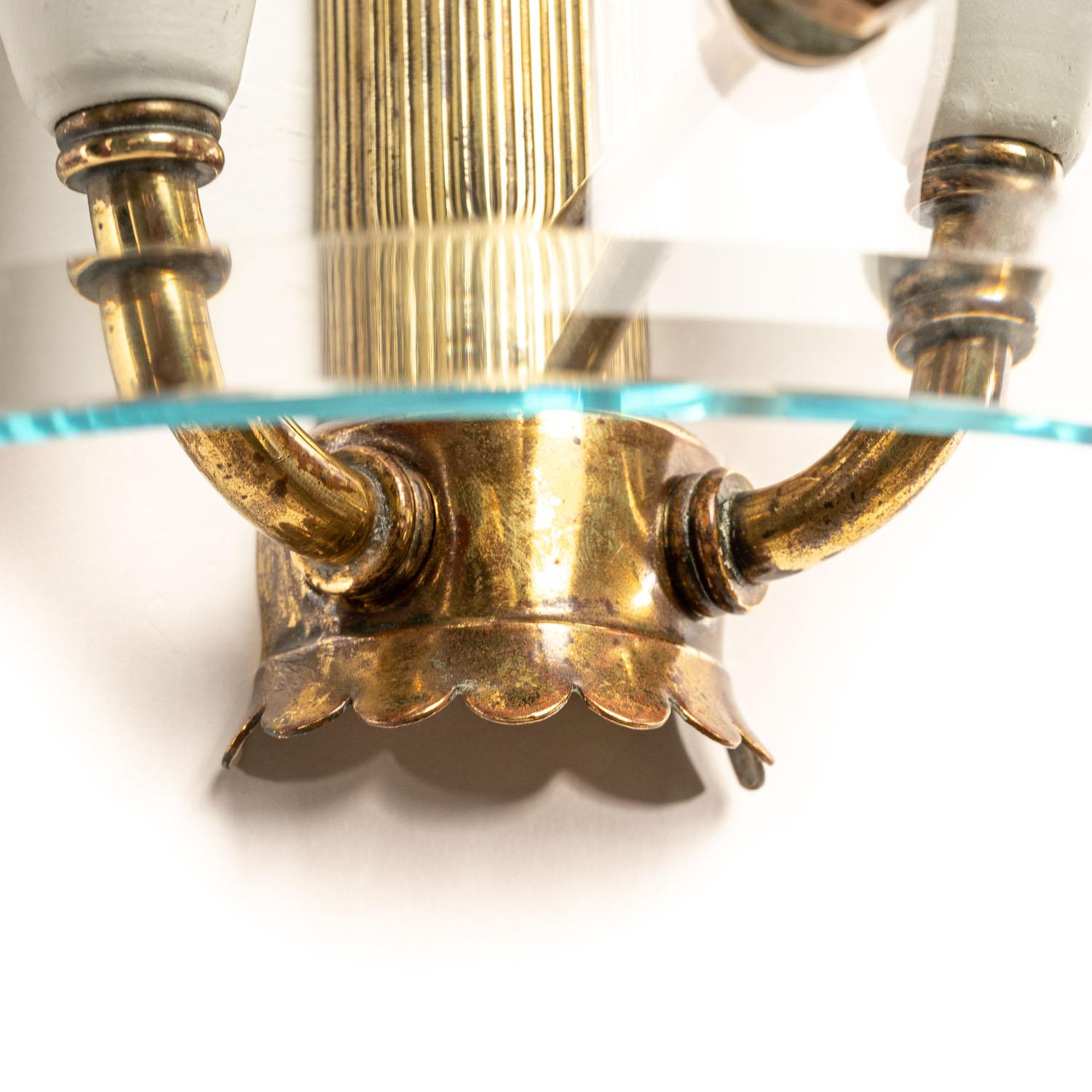 Aplique de cristal y latón de los años 50 atribuido a Fontana Arte en venta 6