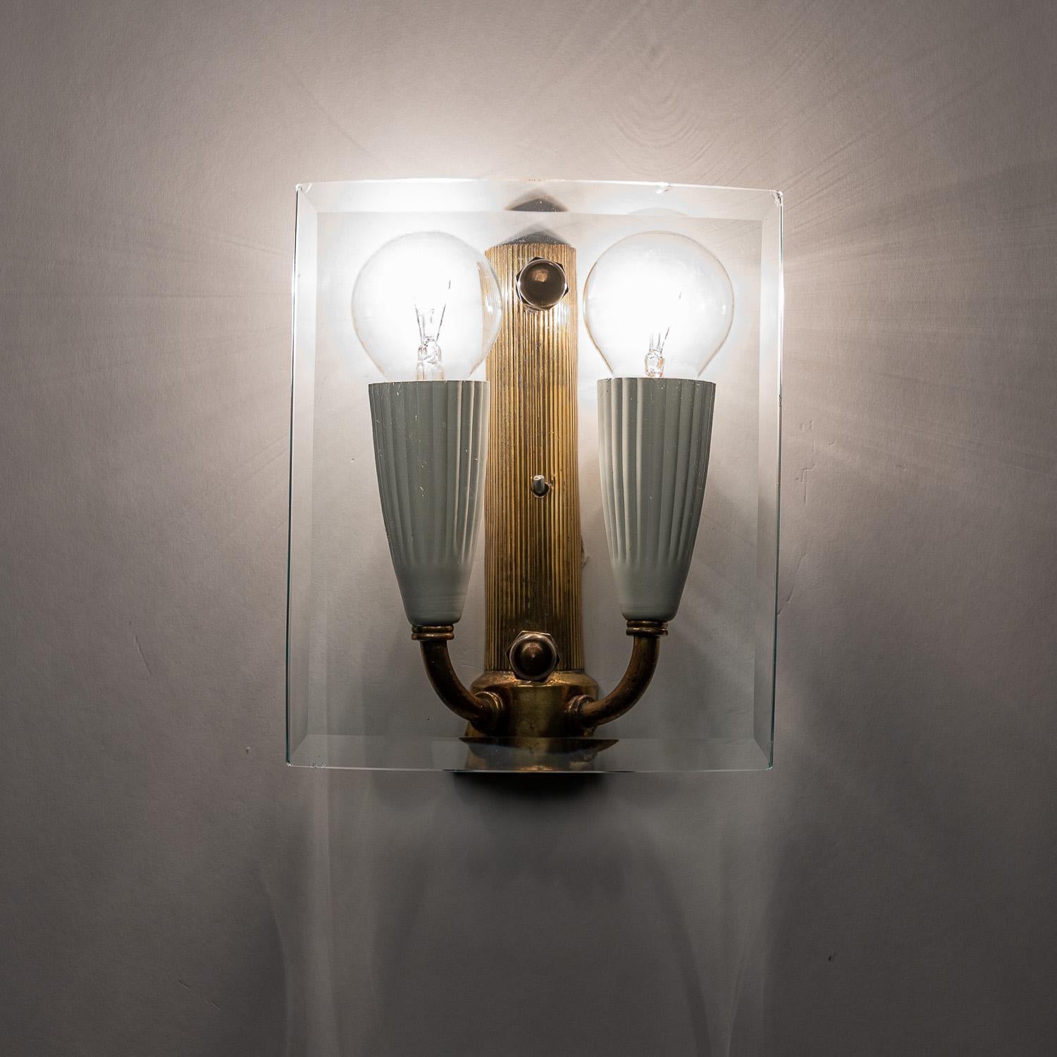 1950's Glass & Brass Wall Light Attributed to Fontana Arte For Sale 9