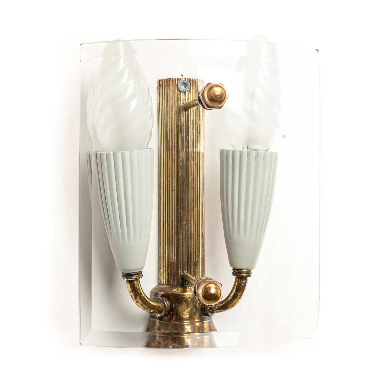1950's Glass & Brass Wall Light Attributed to Fontana Arte For Sale 4