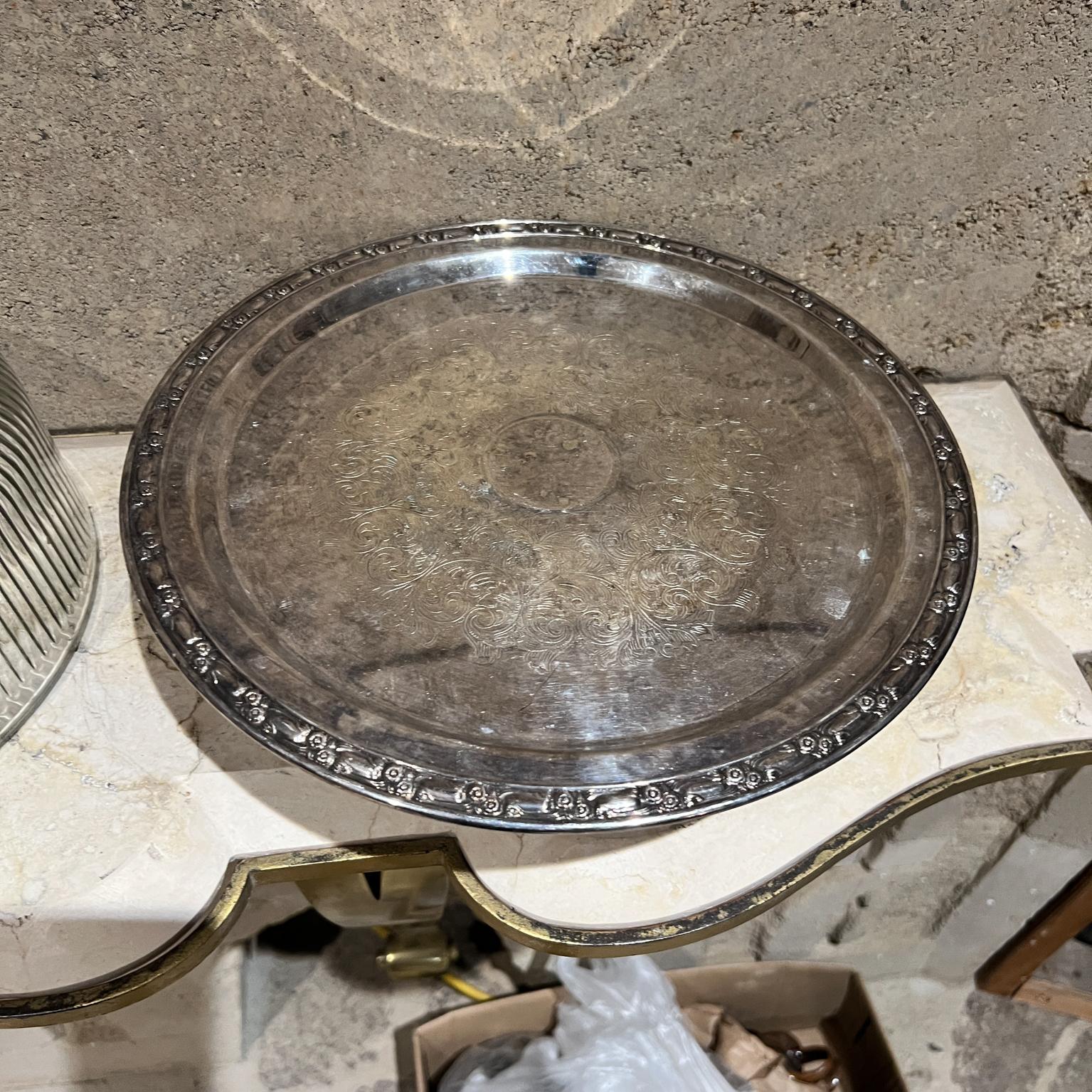 Soporte para tartas con cúpula de cristal de los años 50 Pedestal de plata en venta 1