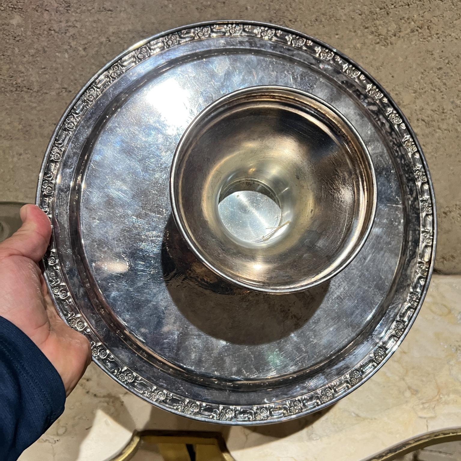 Soporte para tartas con cúpula de cristal de los años 50 Pedestal de plata en venta 2