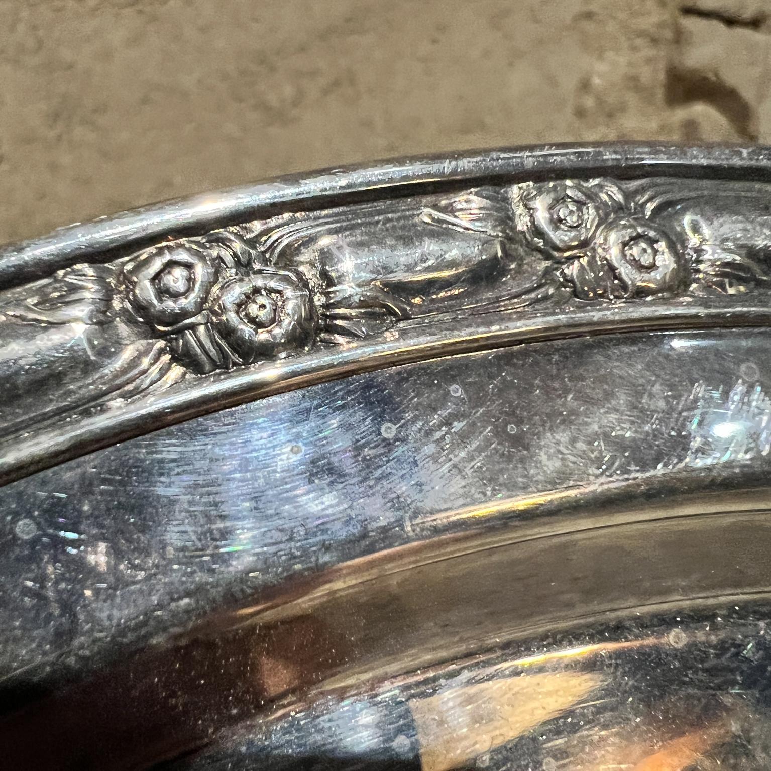 Soporte para tartas con cúpula de cristal de los años 50 Pedestal de plata en venta 3