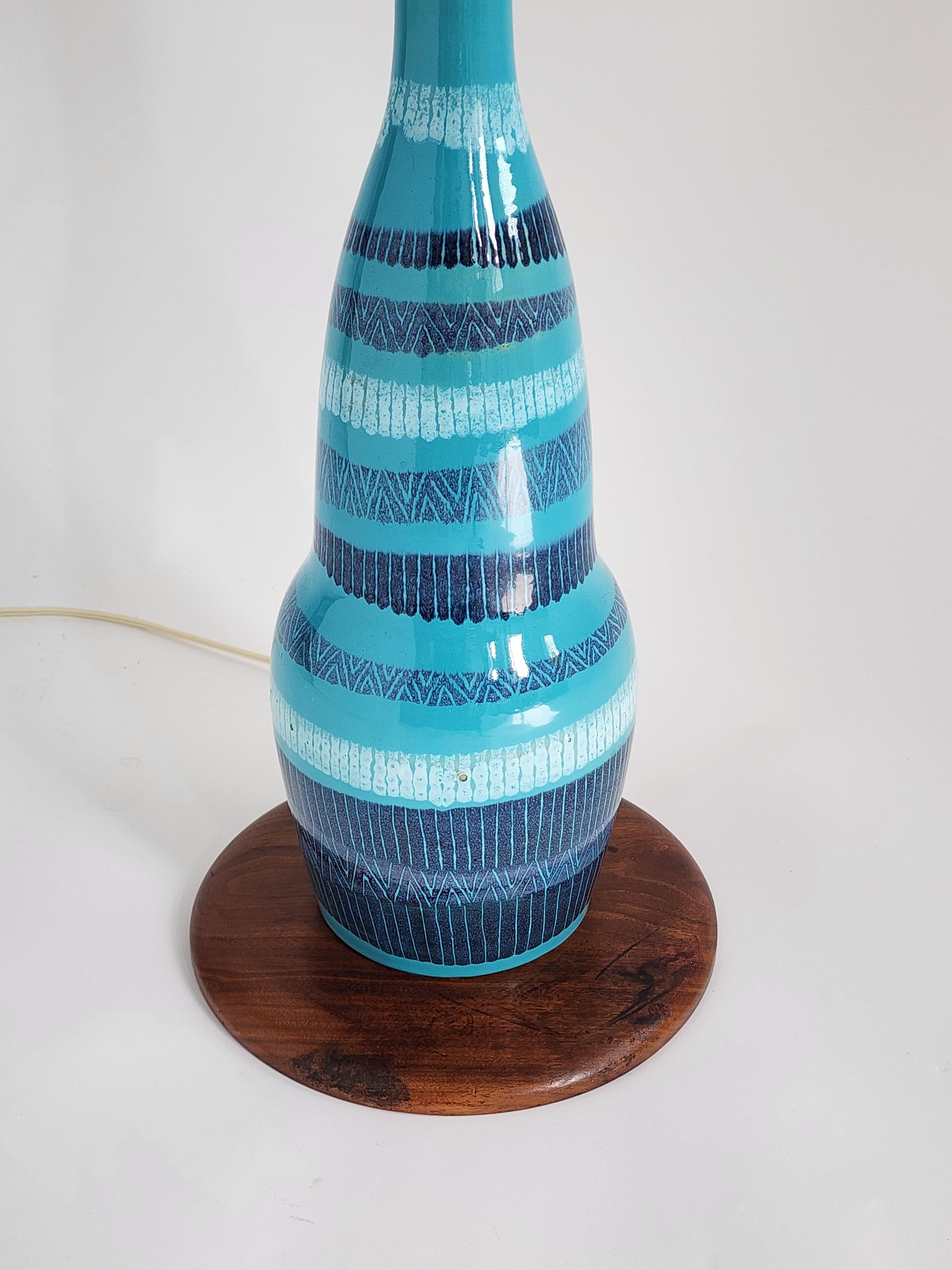 1950s  Stehlampe aus glasierter Keramik, Italien im Zustand „Gut“ im Angebot in St- Leonard, Quebec