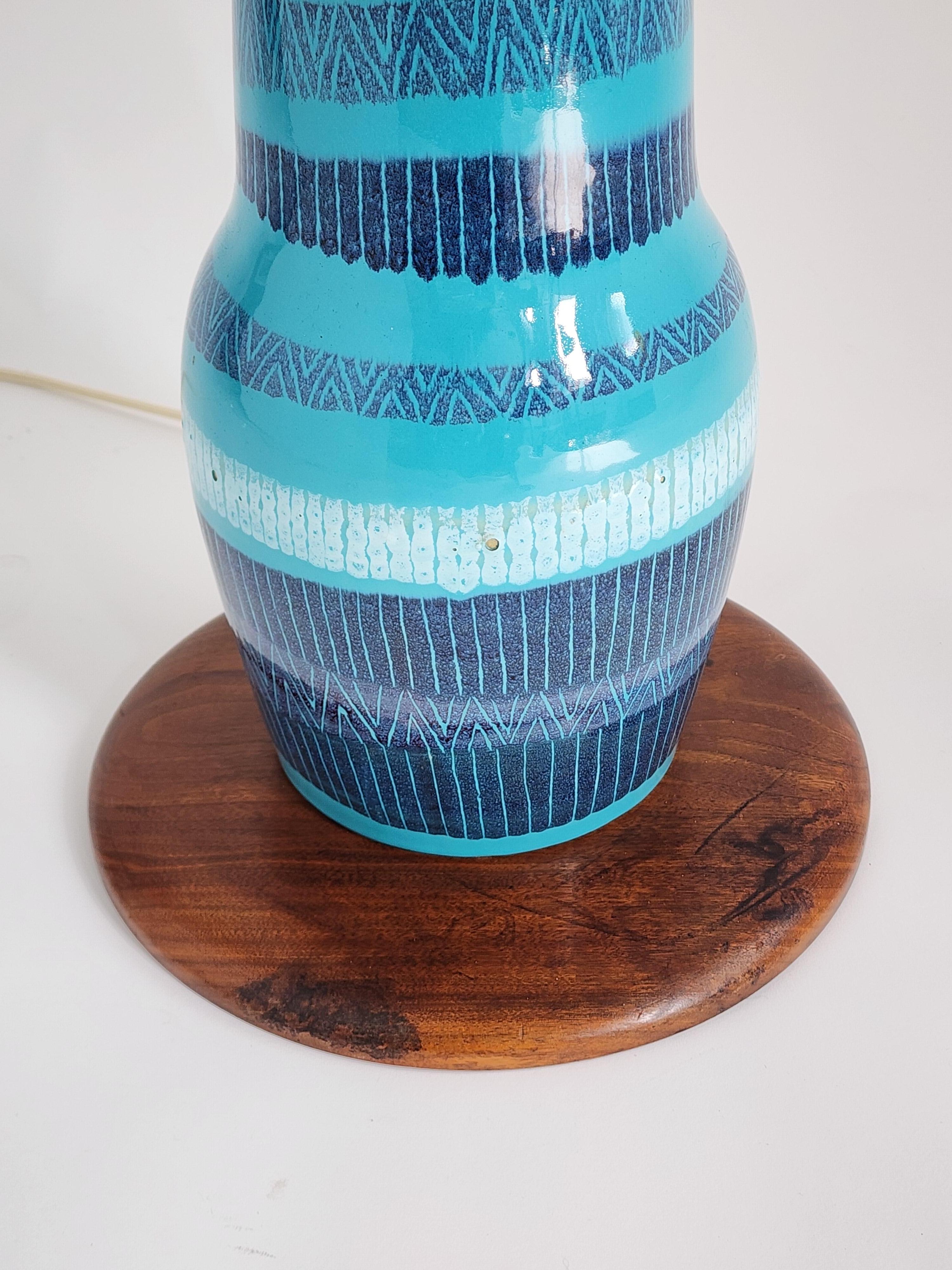 1950s  Stehlampe aus glasierter Keramik, Italien (Mitte des 20. Jahrhunderts) im Angebot