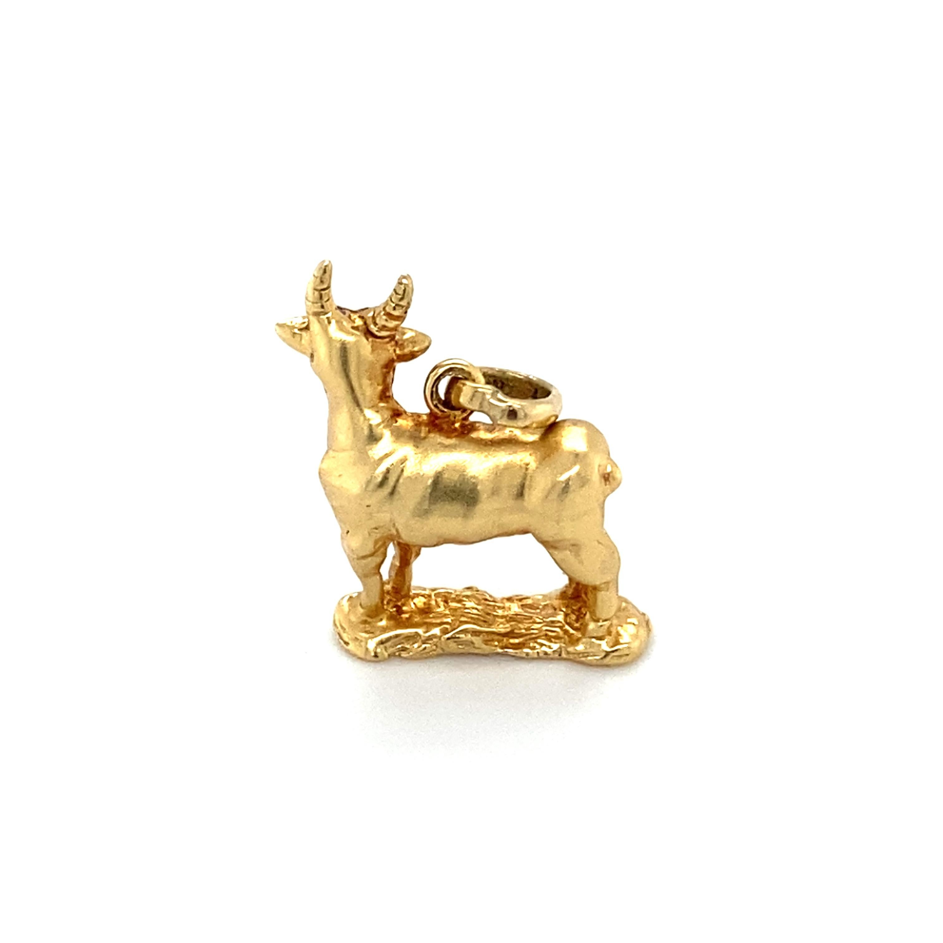 1950s Goat Charm set in 18 Karat Yellow Gold  In Excellent Condition For Sale In Atlanta, GA