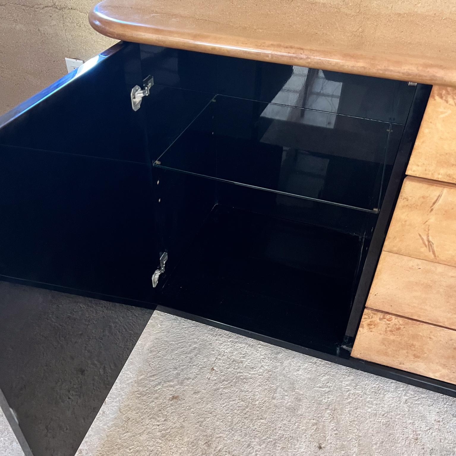 Credenza in stile anni '50 di Aldo Tura in pelle di capra nera lucida in vendita 8