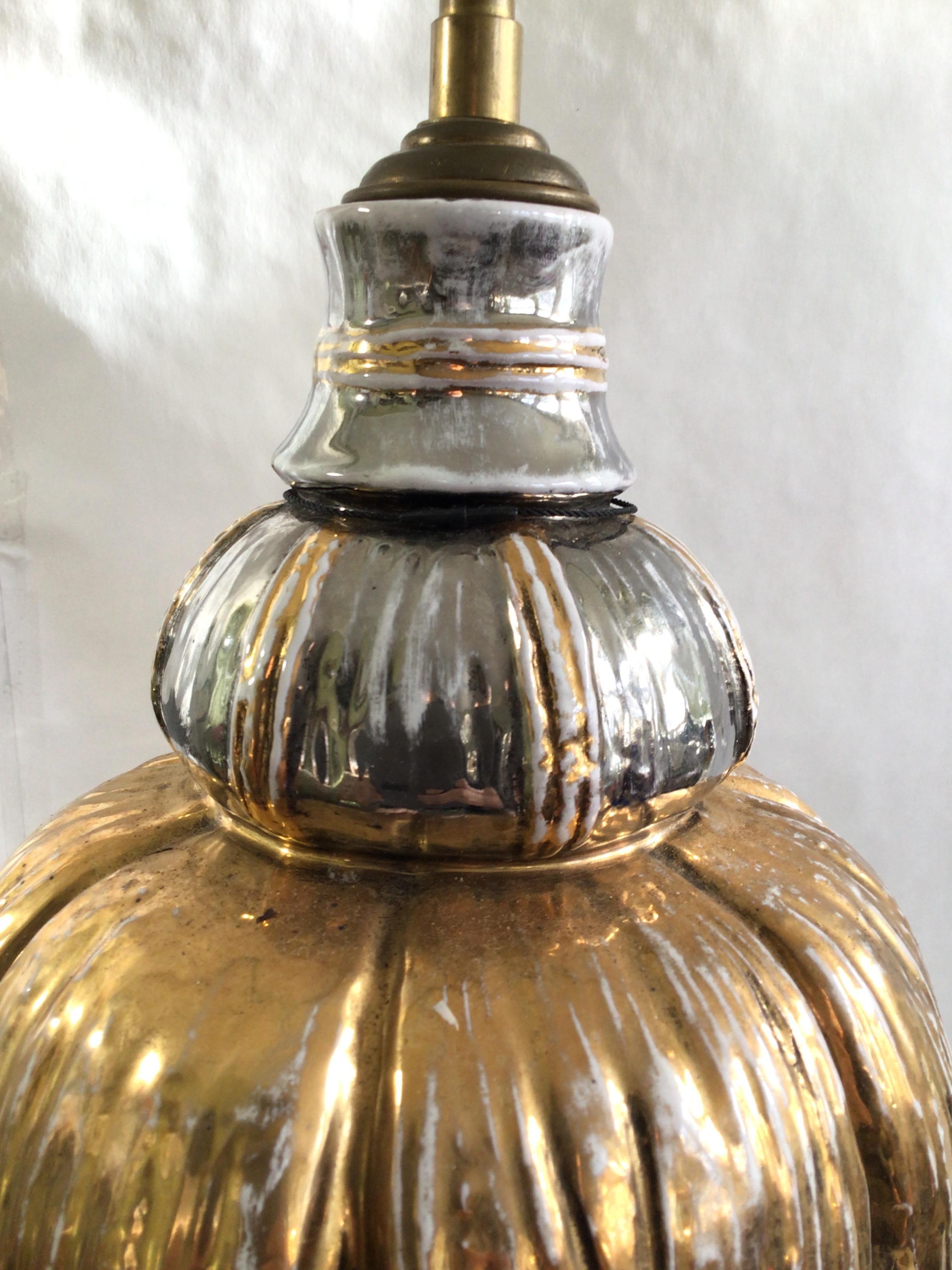 1950s Gold and Silver Painted Porcelain Tassel Table Lamp In Good Condition For Sale In Tarrytown, NY