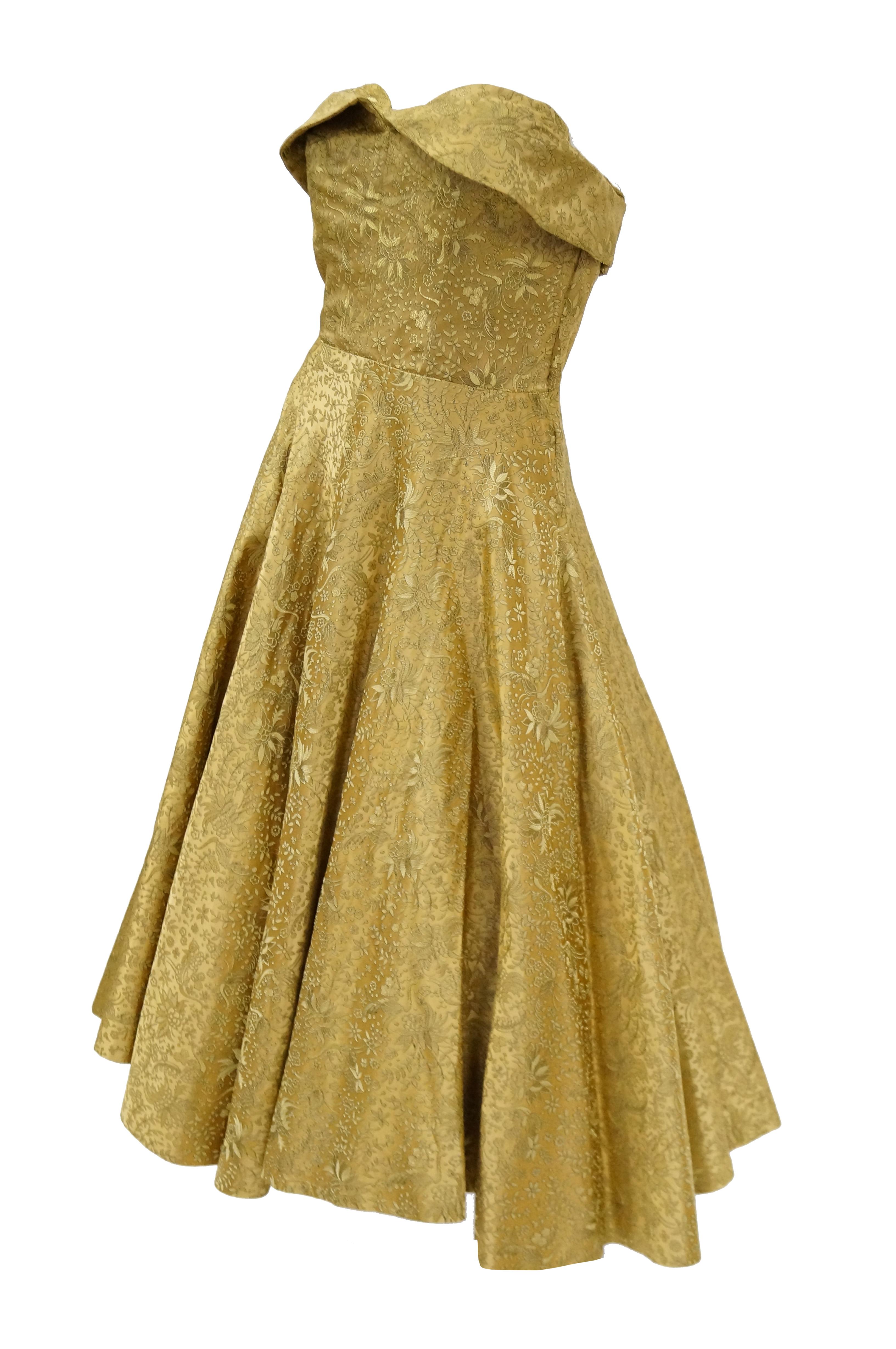 1950s Gold Floral & Peacock Brocade New Look Meets Bombshell Evening Dress  In Excellent Condition In Houston, TX