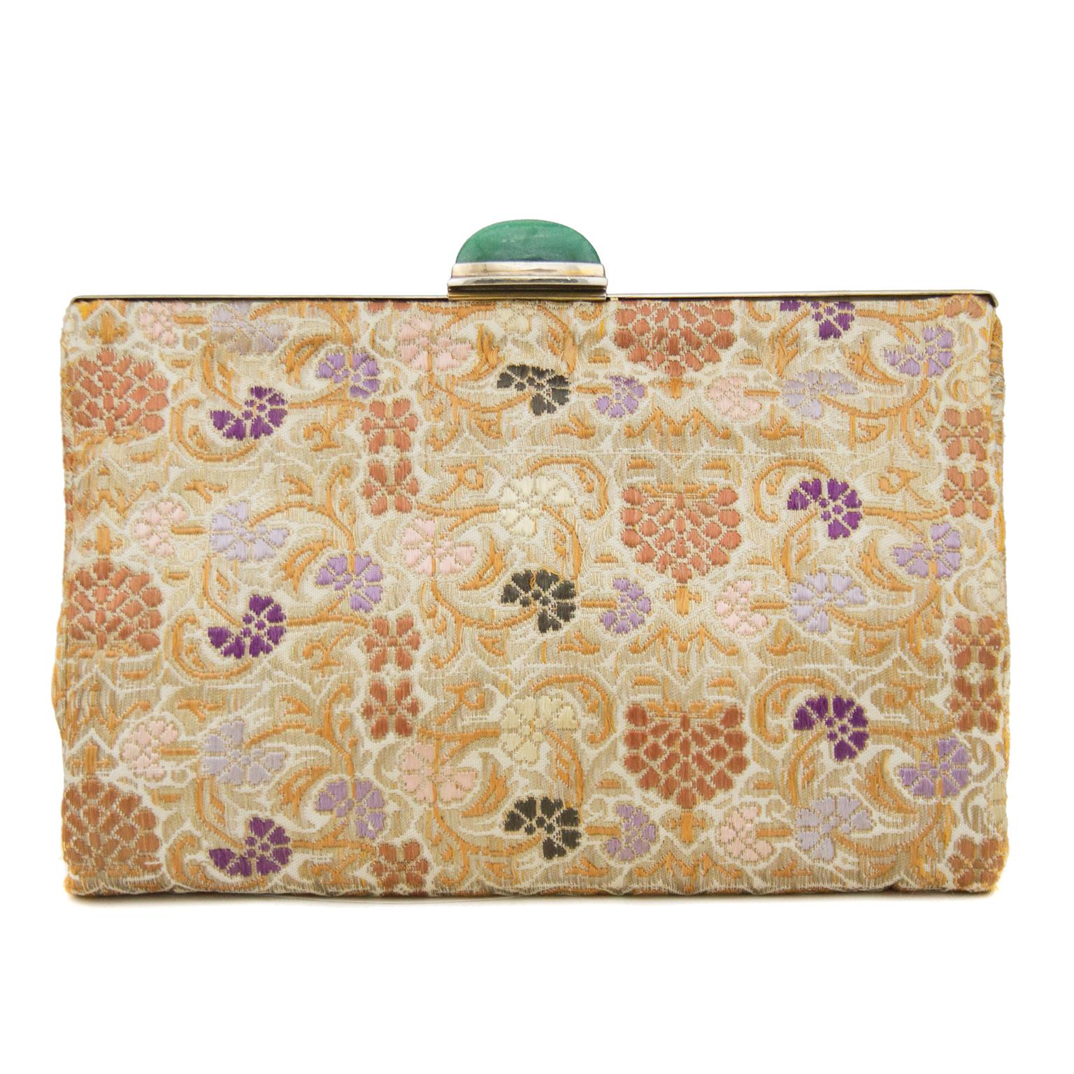 1950s Gold Silk Brocade Evening Clutch with Jadite Clasp In Good Condition In Toronto, Ontario