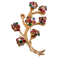 Broche con motivo de flor y rama de diamantes de imitación multicolor en tono dorado de los años 50