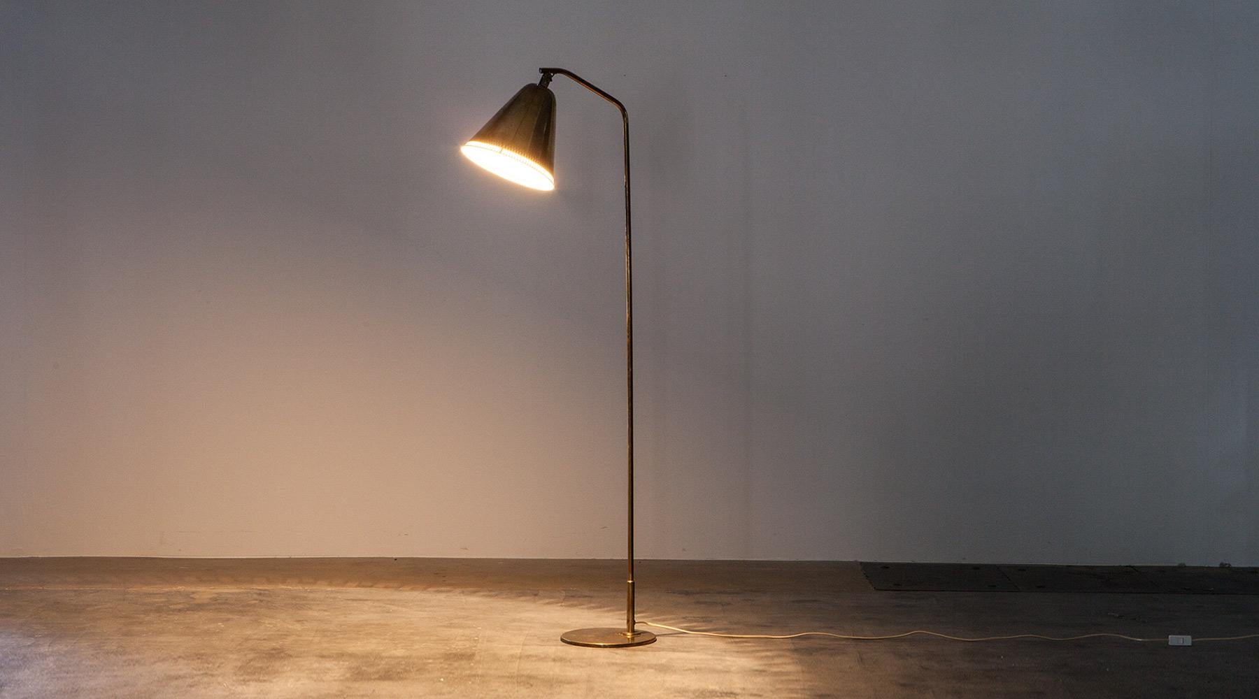 Brass floor lamp by Paavo Tynell, Finland, 1950.

Very elegant floor lamp designed by famous Finnish Paavo Tynell in brass, the shade is adjustable in all horizontal positions and is giving a warm charming light. Manufactured by Taito Oy.

Paavo