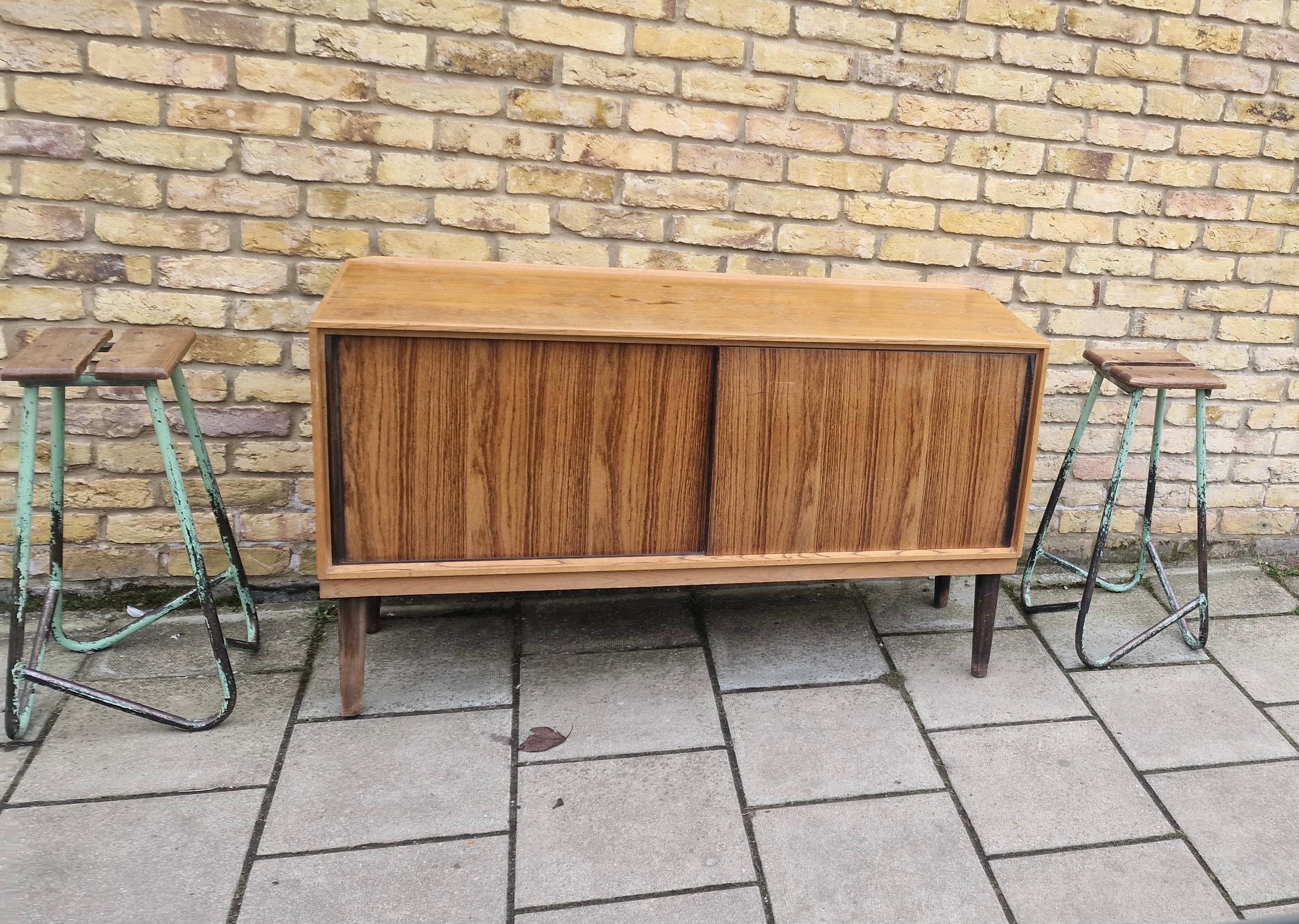 Stylish and sleek sideboard originally sold through Heals London 
a rare 1950’sclassic design in elm and rosewood fantastic sliding doors

Simply but elegant designed indicative of Gordon Russell’s work.