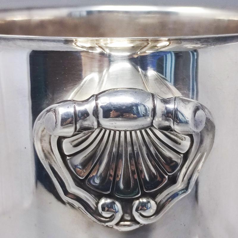 Magnifique seau à glace des années 1950 par Christofle en plaqué Silver. Fabriqué en France Excellent état - En vente à Milano, IT