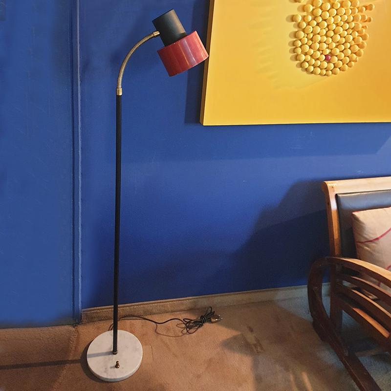 1950s Gorgeous floor lamp in metal, brass and marble. It works perfectly.
