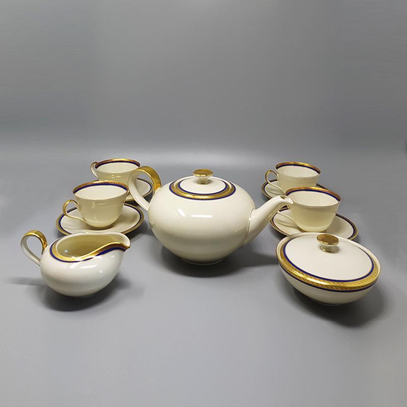 Splendido set da tè/caffè in porcellana Bavaria degli anni '50, di colore bianco, blu e oro. Prodotto in Germania. Gli articoli sono in ottime condizioni.

- 1 Caffettiera/teiera 11,81