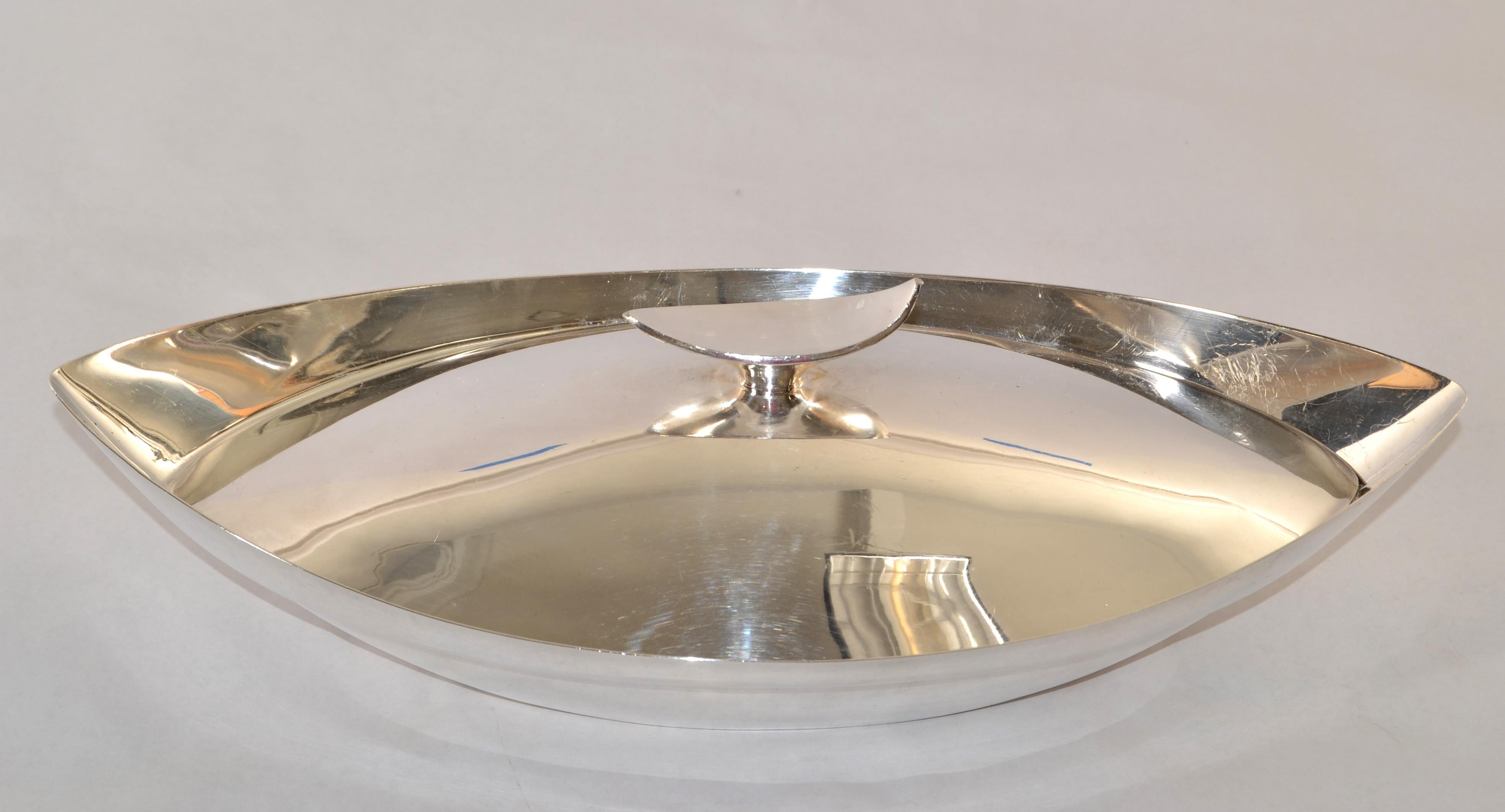 1950s Gorham Signature Dish Art Deco Silver Plate Lidded Dinnerware Serving Bowl Bon état - En vente à Miami, FL
