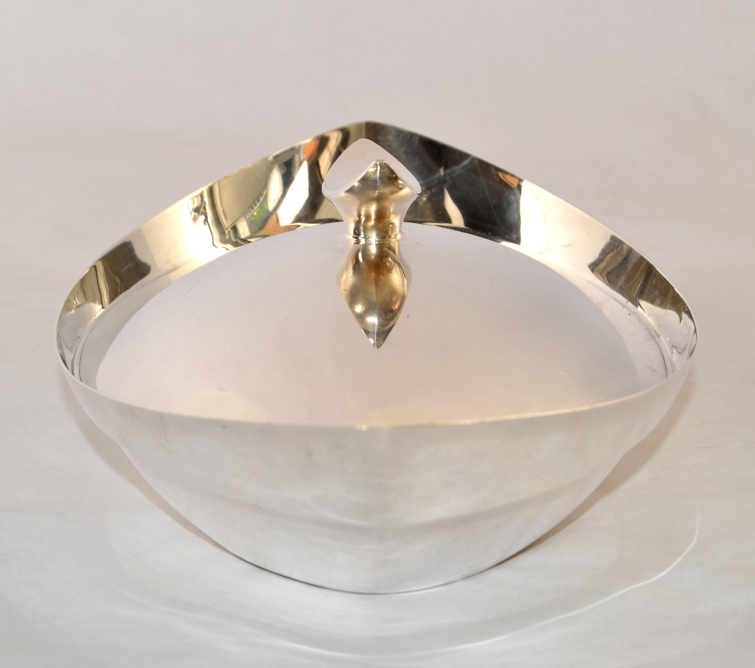 20ième siècle 1950s Gorham Signature Dish Art Deco Silver Plate Lidded Dinnerware Serving Bowl en vente