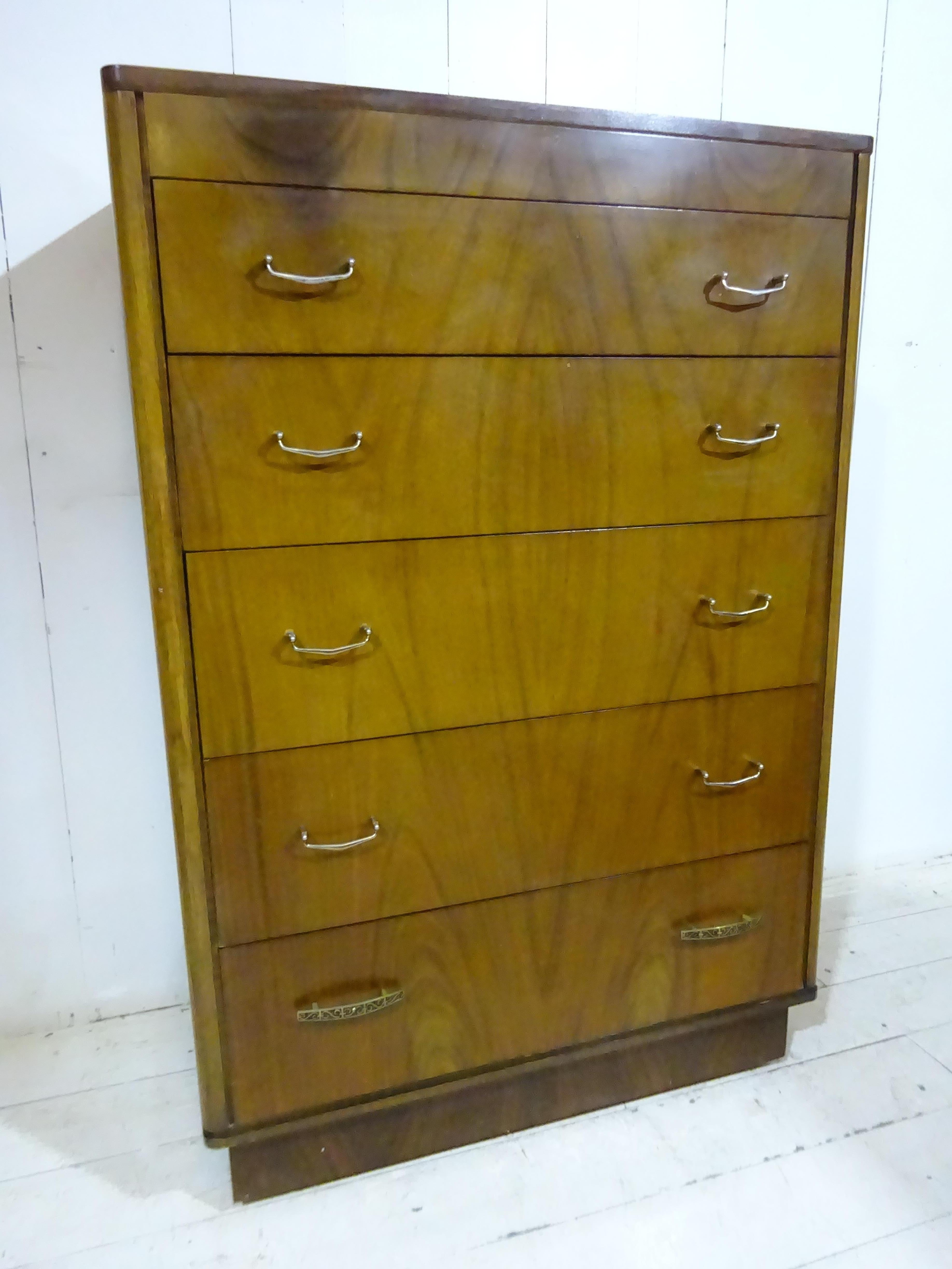 An elegant graduated chest of drawers by English furniture maker Golden Key.

Dated circa mid 1950's the drawers are in a very good condition with an aged patina. The chest of drawers has five graduated in size drawers. Each draw has been made