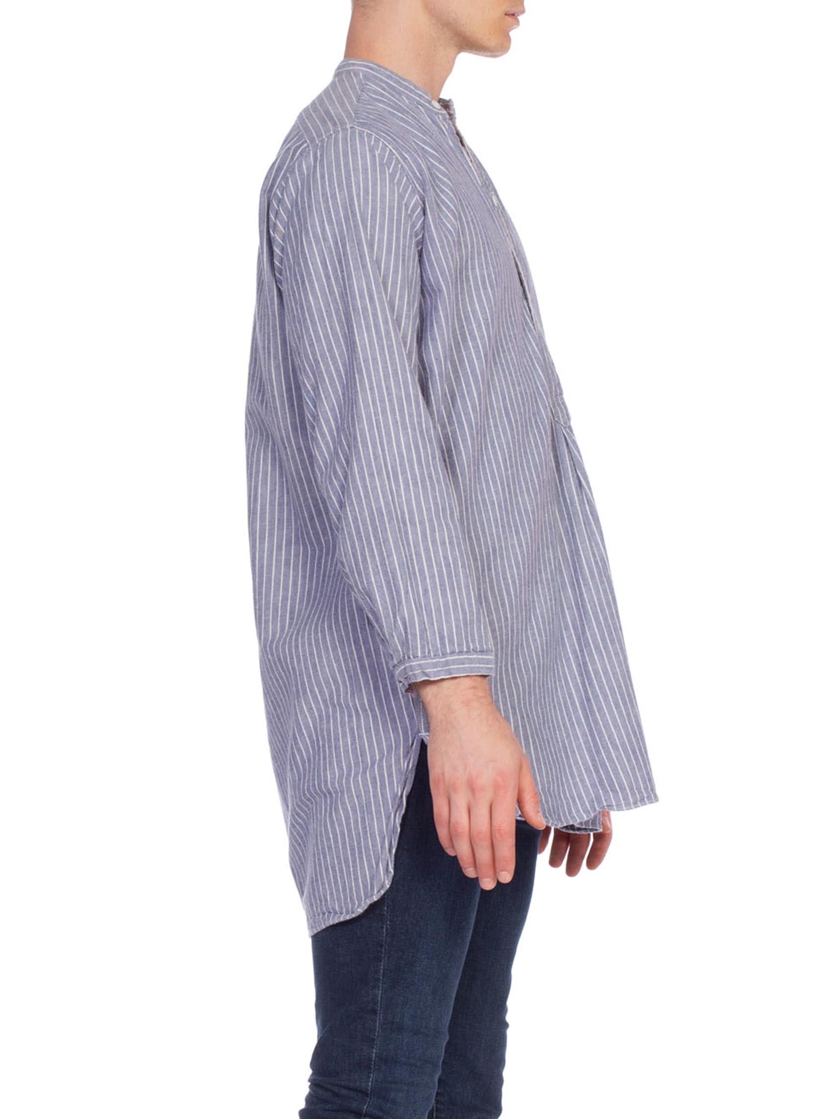 1950er-Jahre  Blau-weiß gestreiftes Herrenhemd aus Baumwolle mit Flanell geflochten, Made In G (Grau) im Angebot