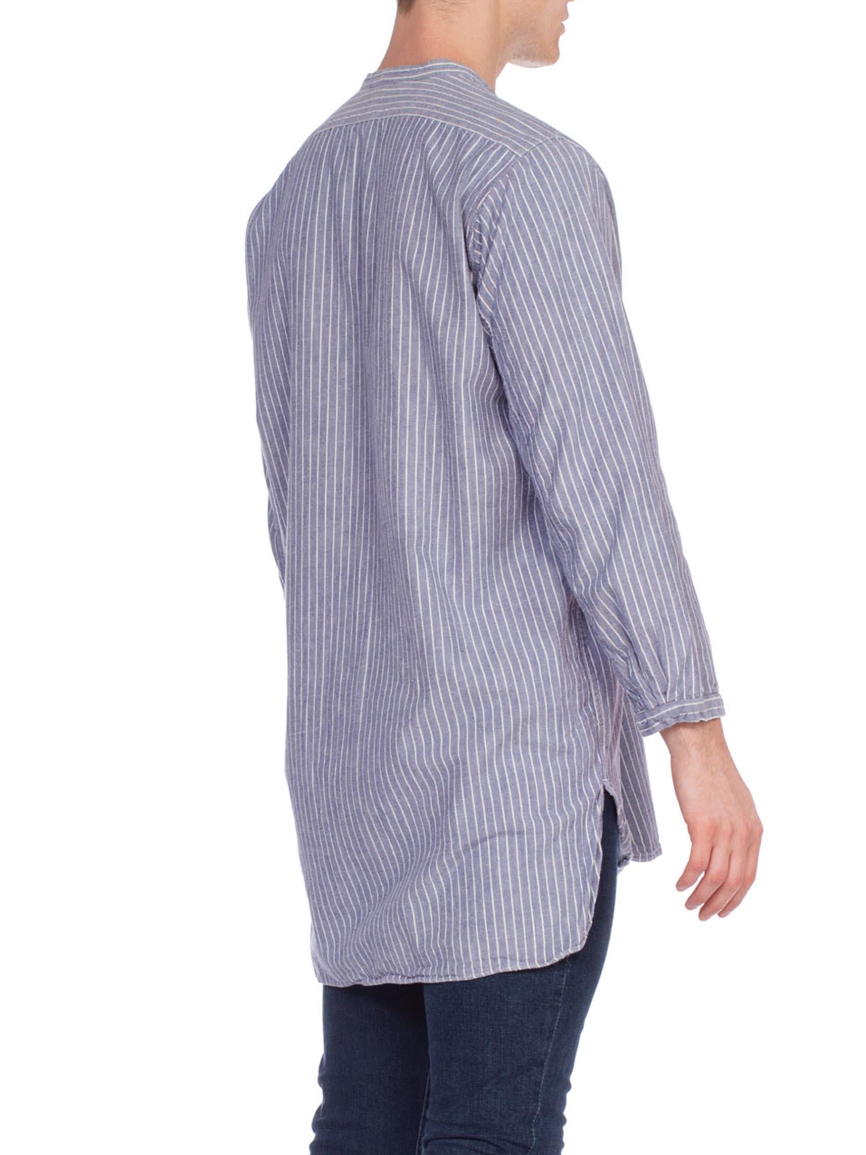 1950er-Jahre  Blau-weiß gestreiftes Herrenhemd aus Baumwolle mit Flanell geflochten, Made In G im Angebot 3