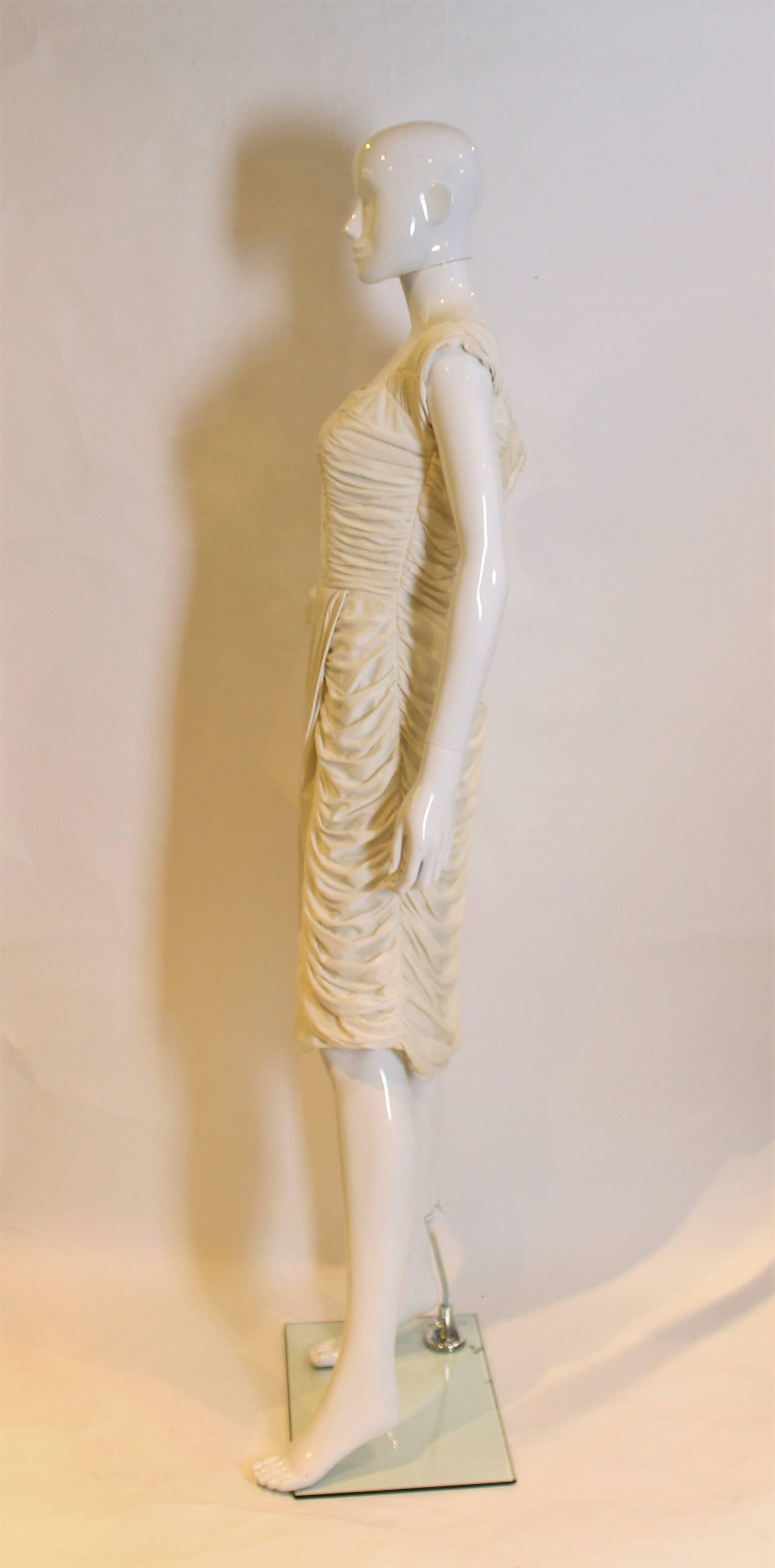Vestido fruncido estilo greco años 50 Beige en venta