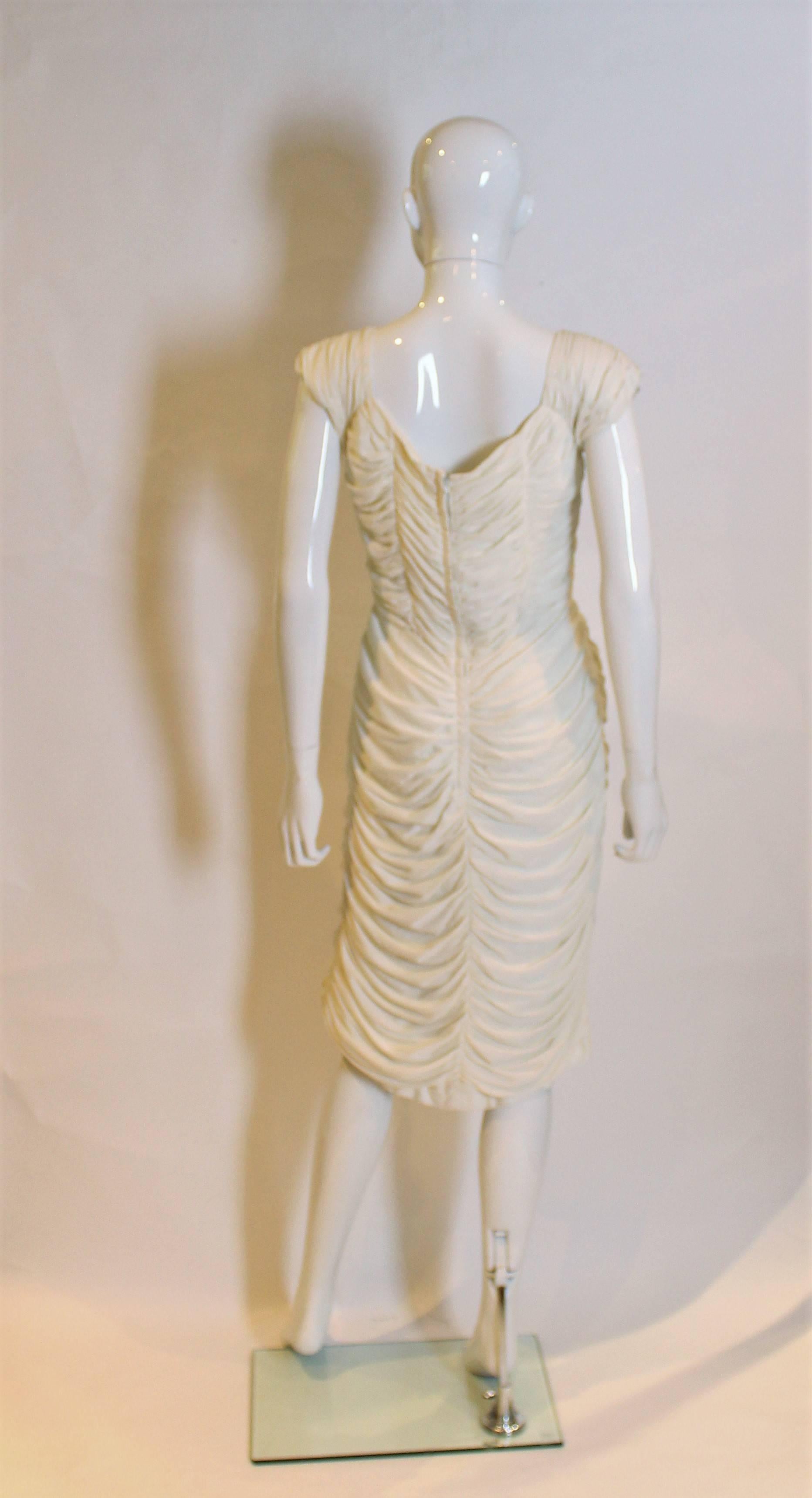 1950er Grecian Style Gerafftes Kleid (Beige) im Angebot