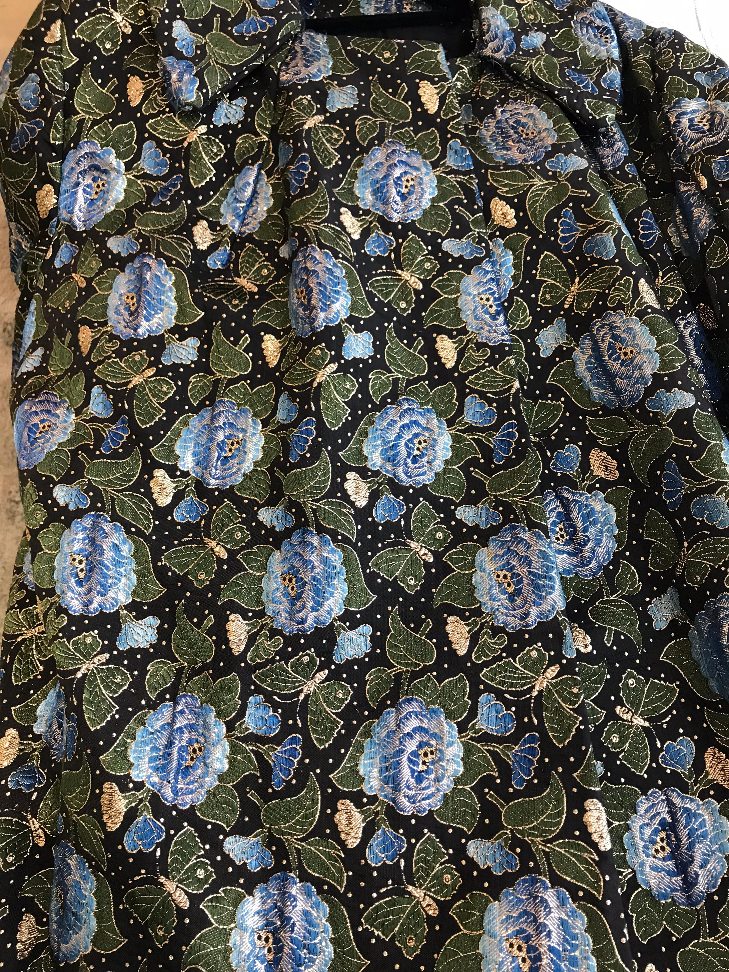  1950s Green and Blue Butterfly Print Brocade  Coat For Sale 4