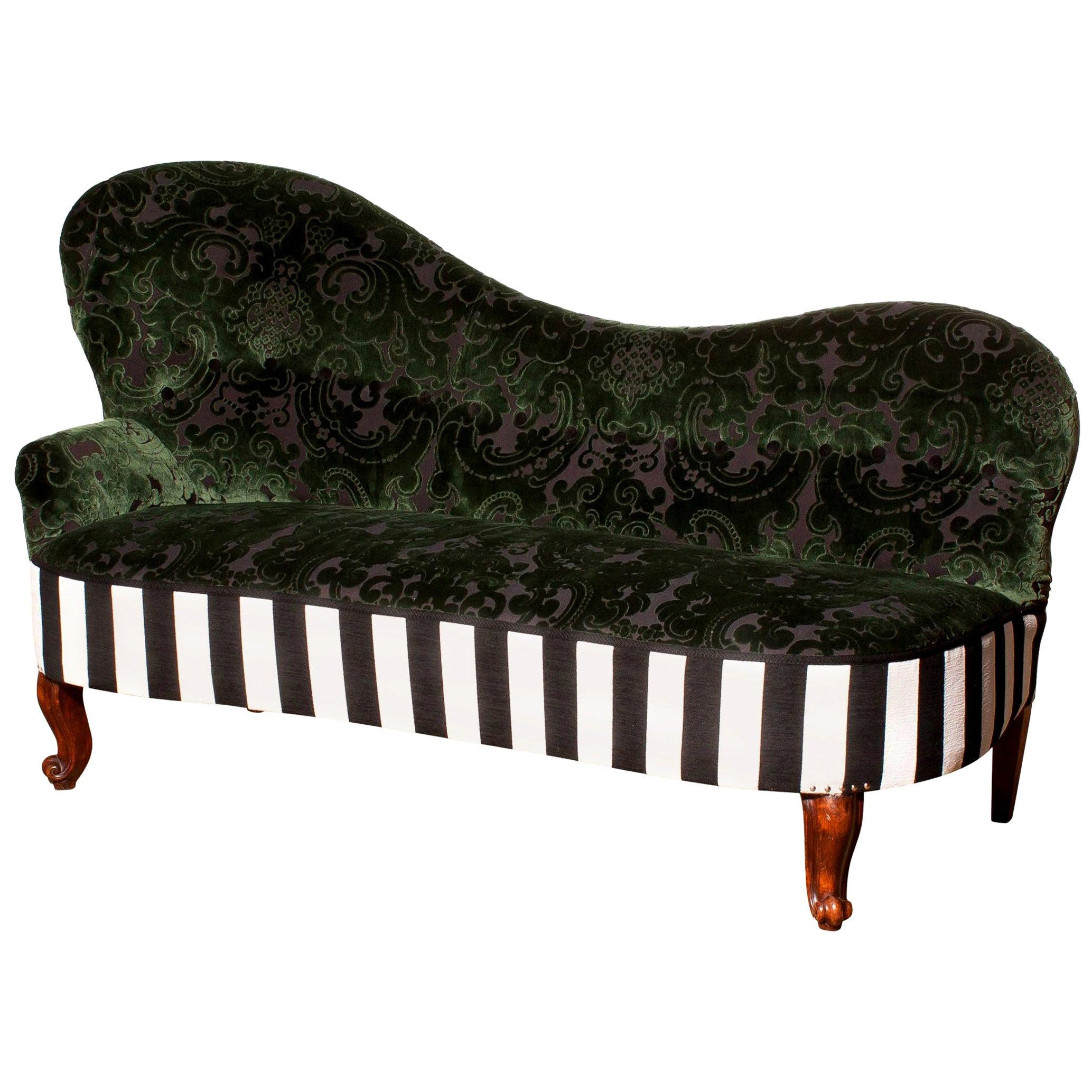 A very beautiful sofa or daybed.
This chaise lounge is reupholstered with green jacquard velvet and a black and white stripe chenille fabric.
It is in wonderful condition.
Period 1950s
Dimensions: H 100 cm x W 170 cm x D 75 cm x SH 44 cm.