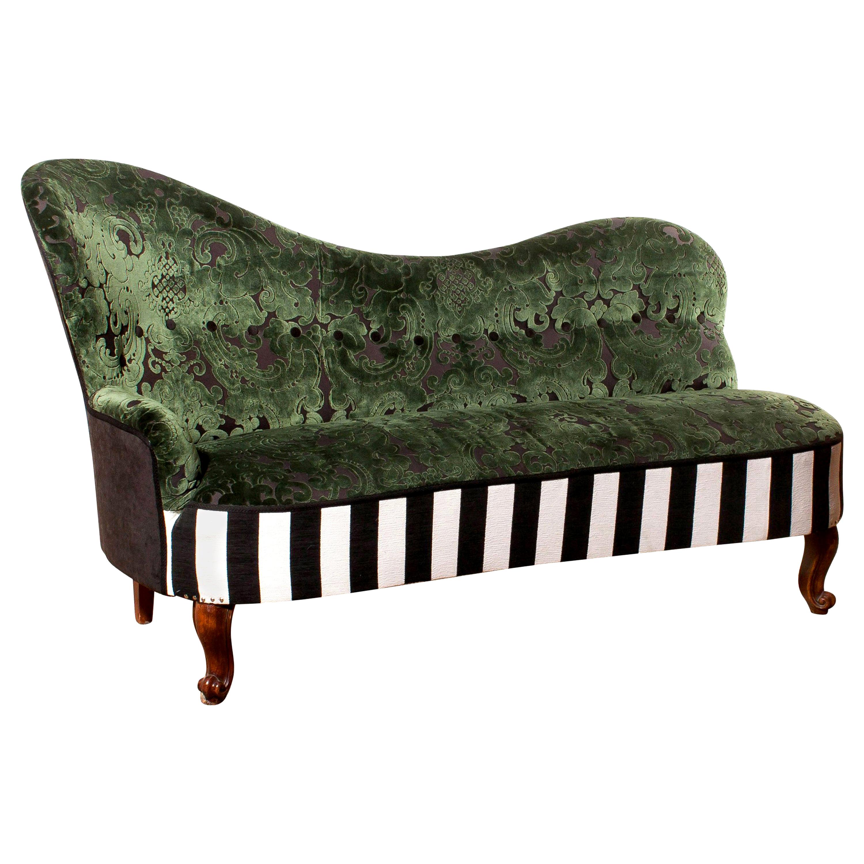 A very beautiful sofa or daybed.
This chaise lounge is reupholstered with green jacquard velvet and a black and white stripe chenille fabric.
It is in wonderful condition.
Period 1950s
Dimensions: H 100 cm x W 170 cm x D 75 cm x SH 44 cm.