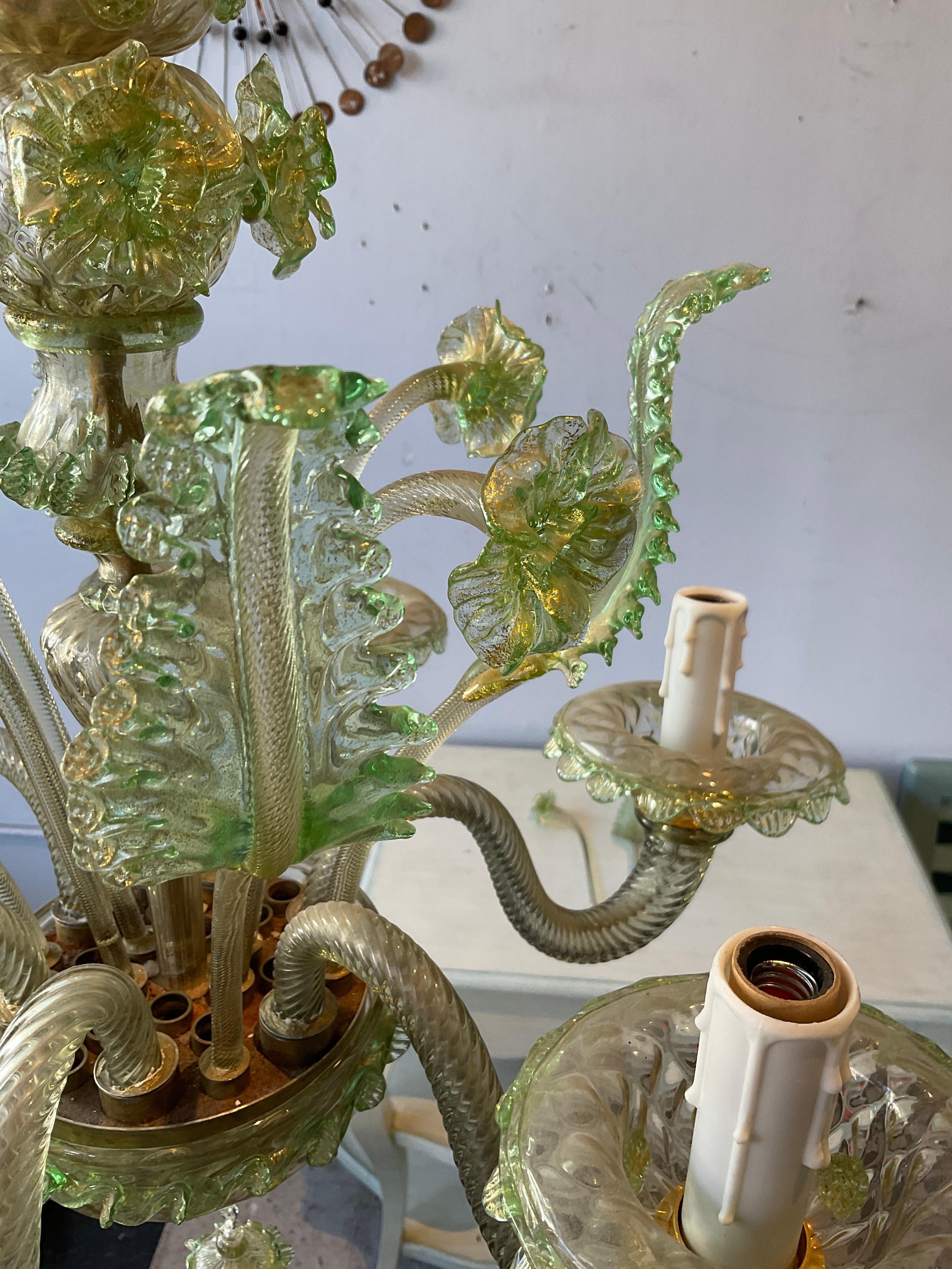 Lustre à fleurs de Murano vertes des années 1950  en vente 4