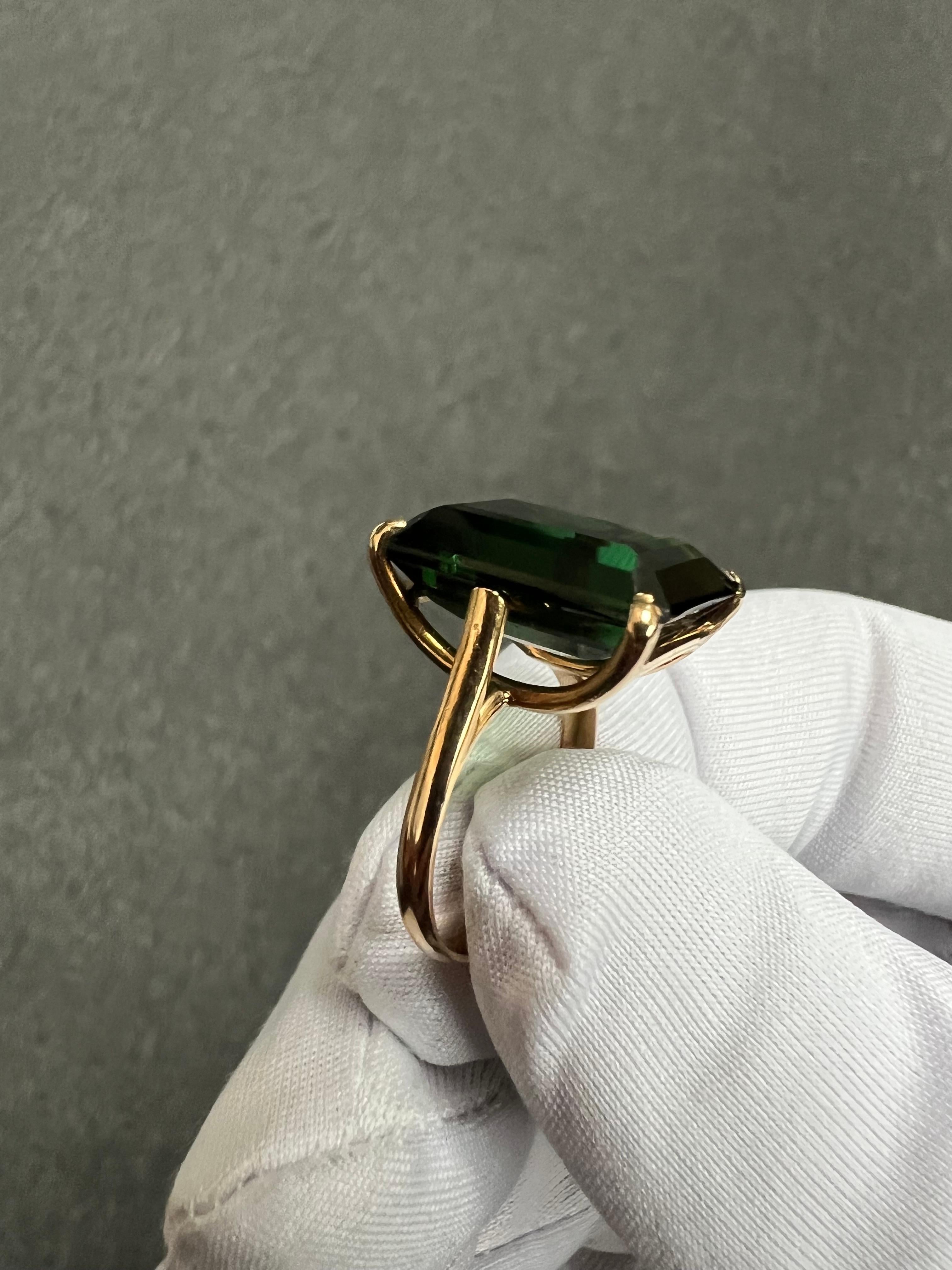 1950s Green Tourmaline Yellow Gold Solitaire Ring 4