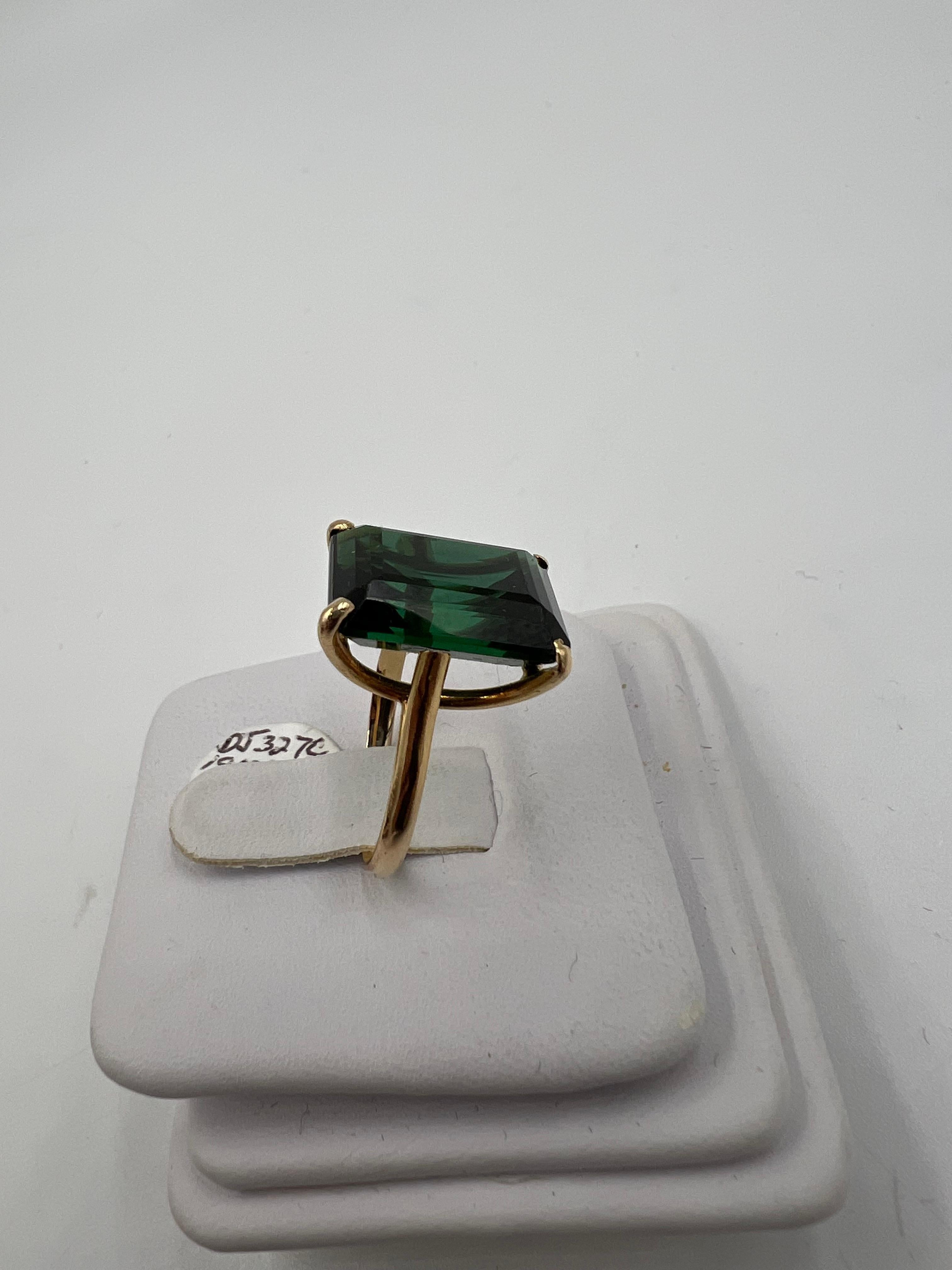 1950s Green Tourmaline Yellow Gold Solitaire Ring 7