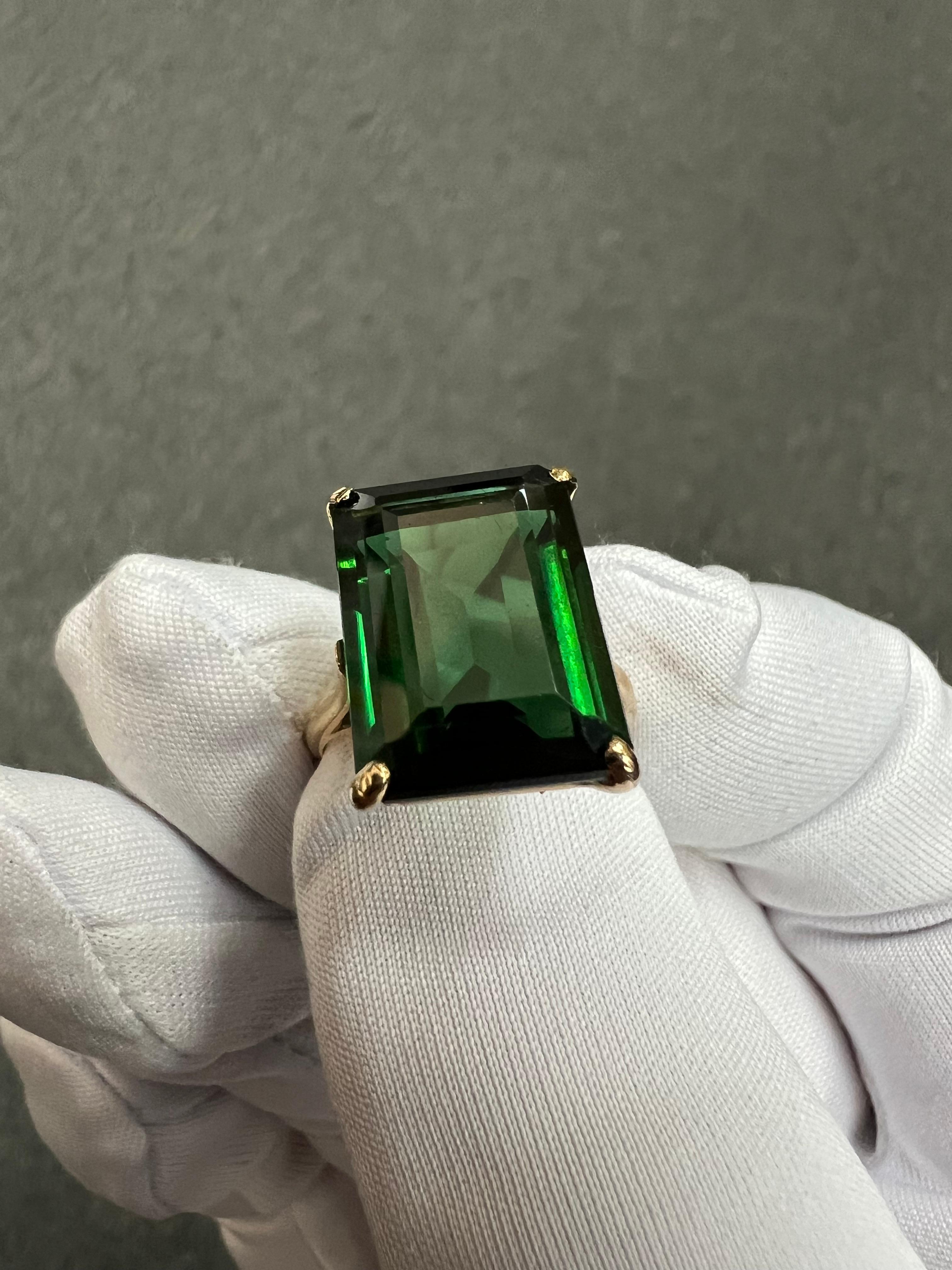 1950s Green Tourmaline Yellow Gold Solitaire Ring 1