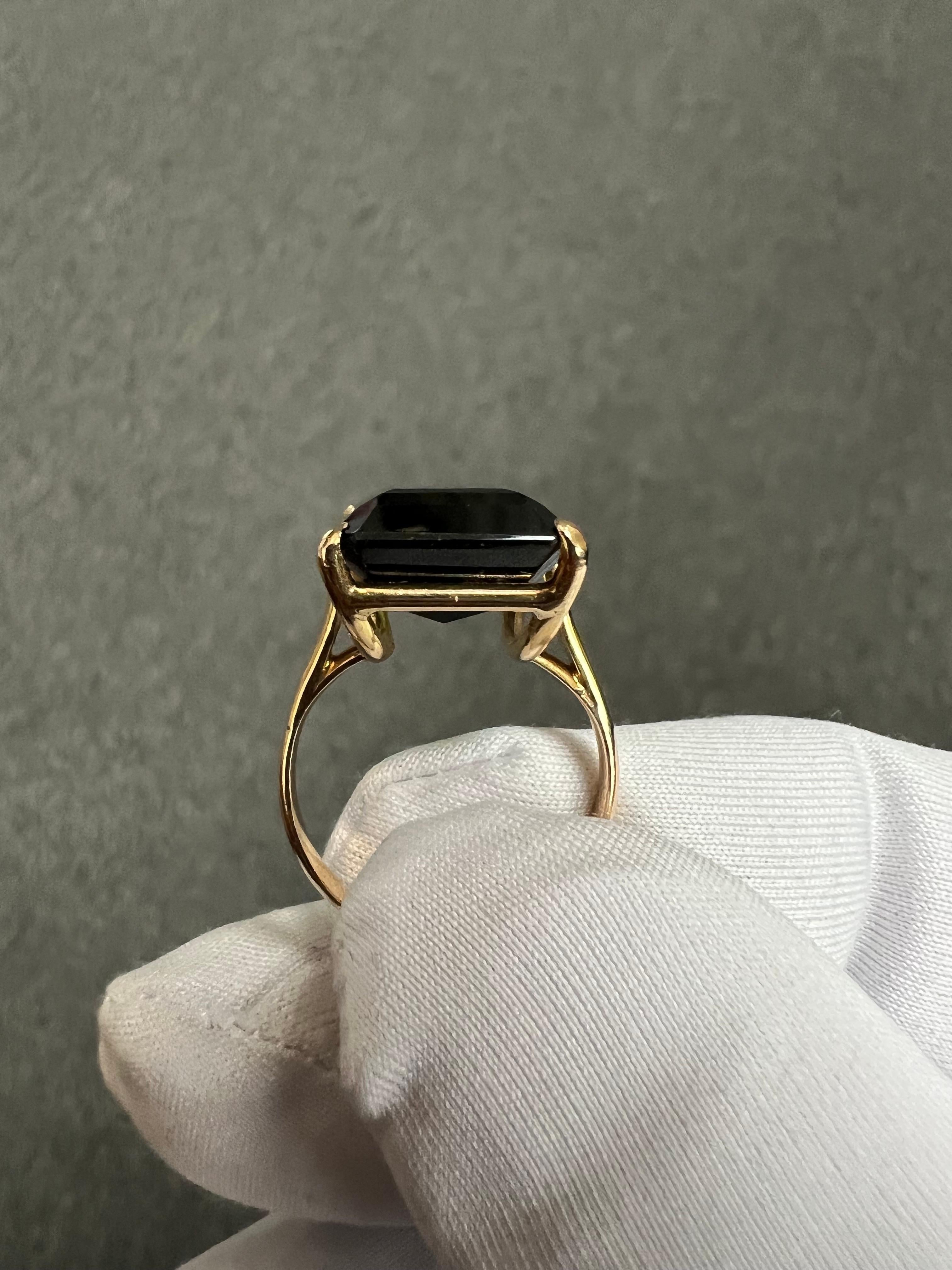 1950s Green Tourmaline Yellow Gold Solitaire Ring 2