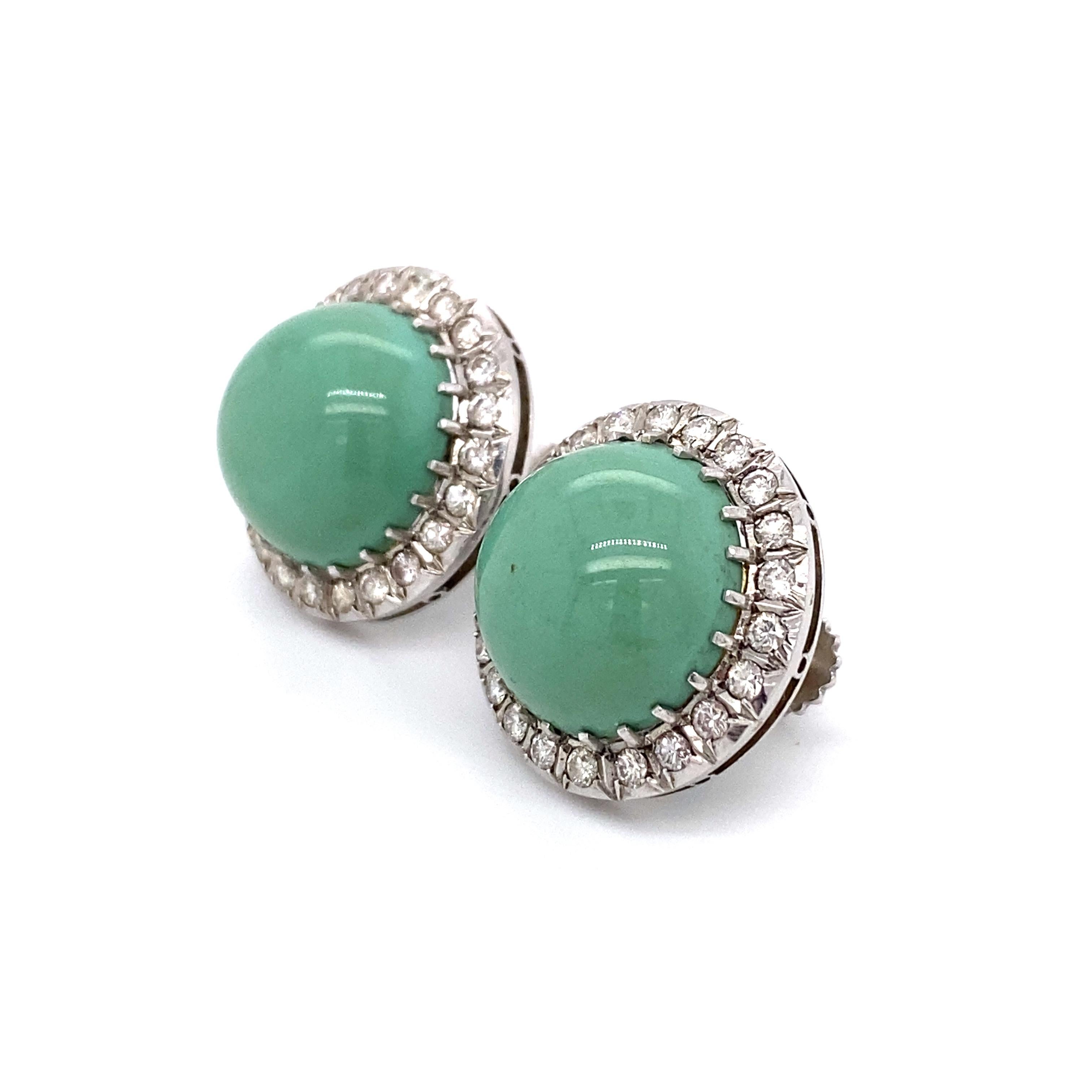 Clips d'oreilles à vis en platine et or blanc 14 carats avec turquoise verte et diamants, années 1950 Pour femmes en vente