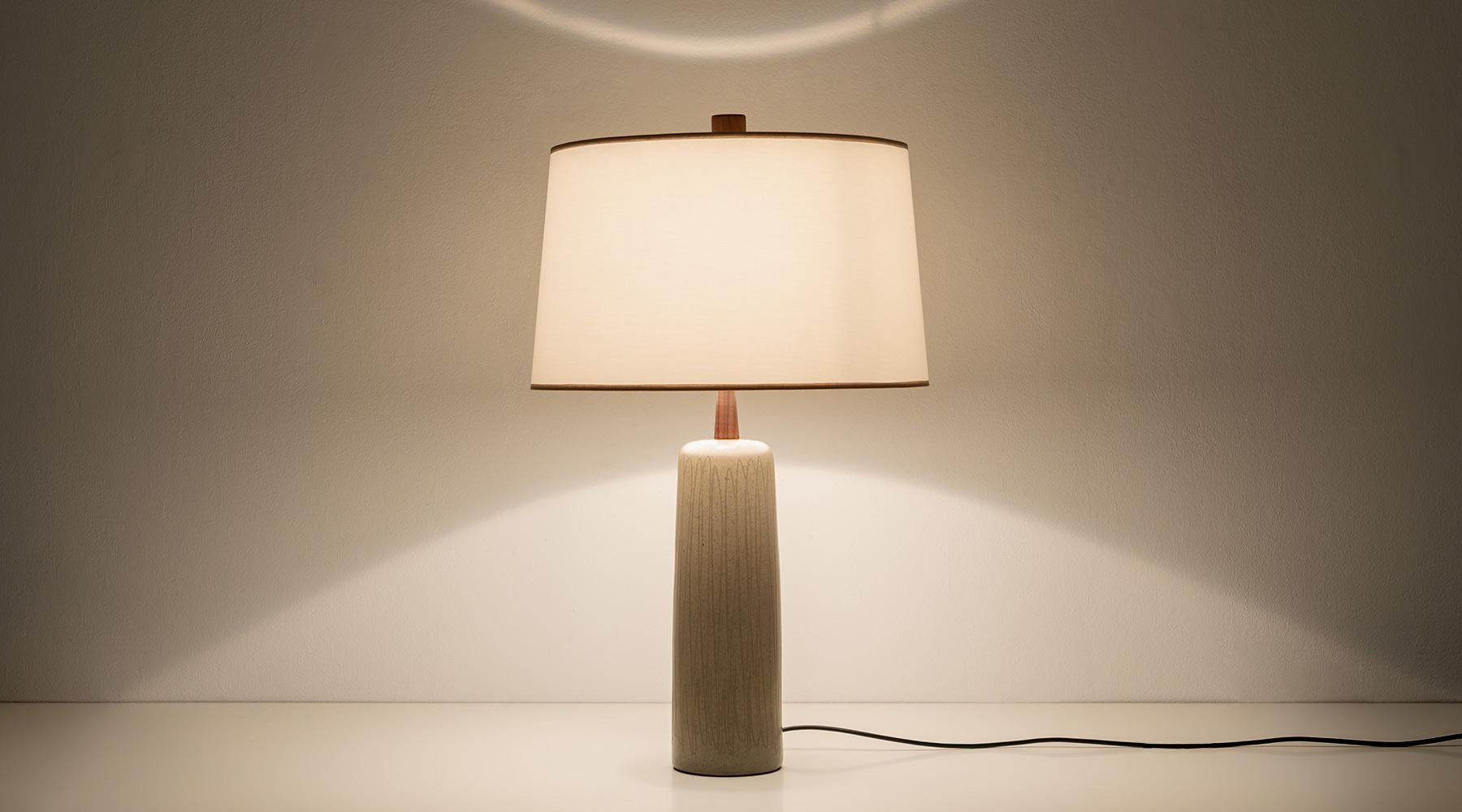 Table lamp, ceramic, white shadow, Jane and Fordon Martz, USA, 1954

Stunningly simple, attractive ceramic table lamp by the designers Jane & Gordon Martz. The lamps are in excellent condition, the earthy colors match the materials perfectly and