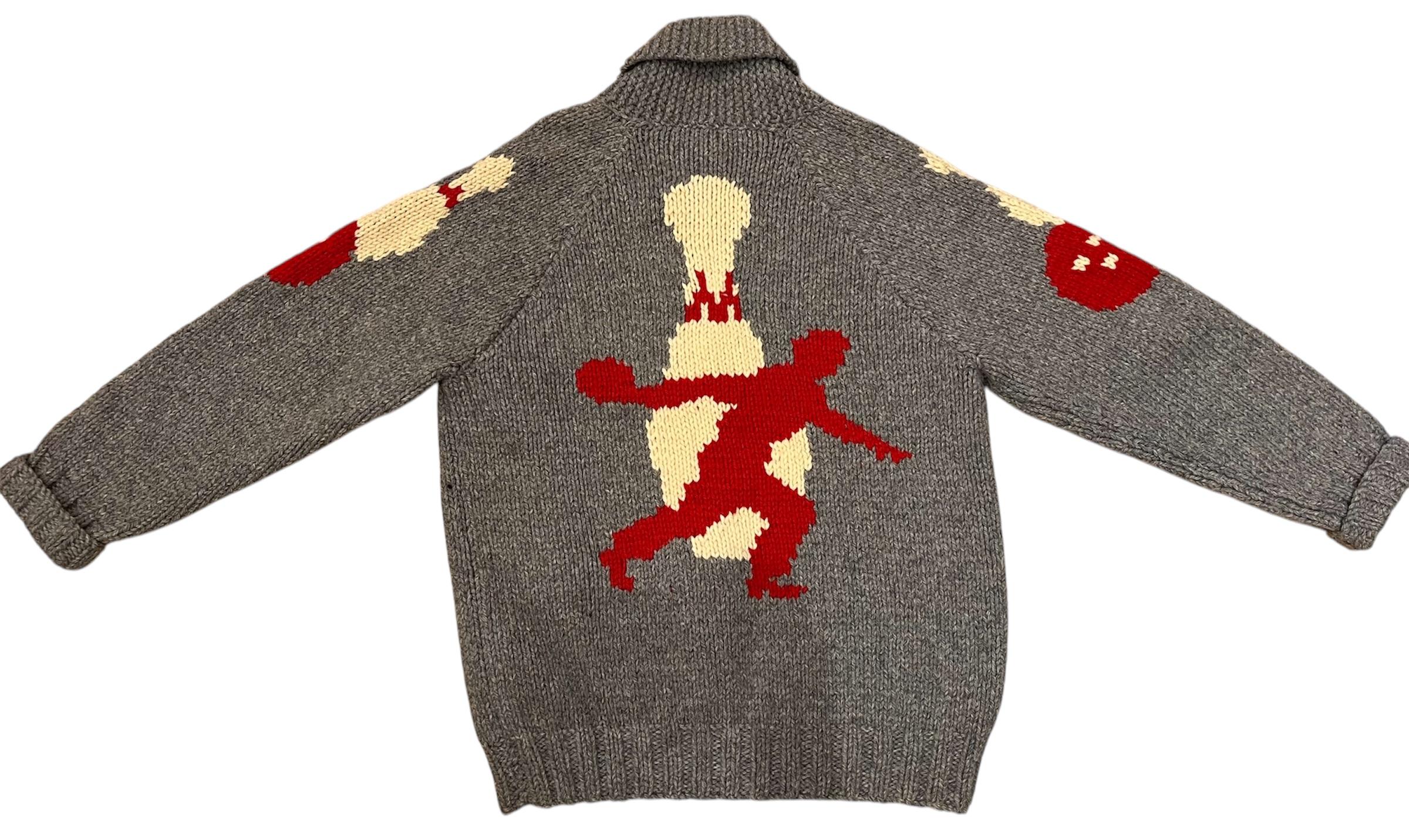 Gris Bowling en laine grise et rouge des années 1950  Pull en vente