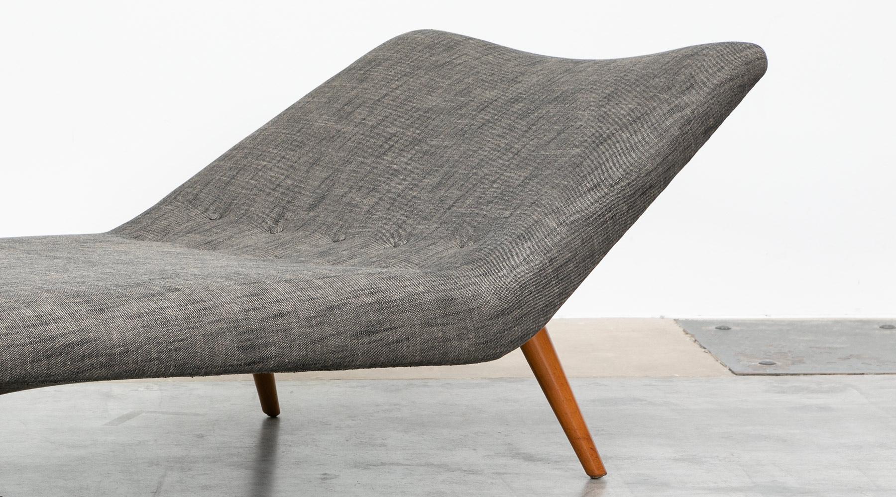 Wood 1950s grey textil and wooden base Daybed by Theo Ruth For Sale
