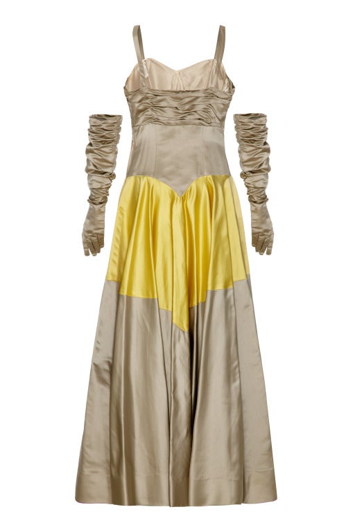 1950’s Grey & Yellow Silk Ballgown Dress With Gloves In Excellent Condition For Sale In London, GB