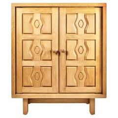 Armoire en chêne massif Guillerme and Chambron des années 1950