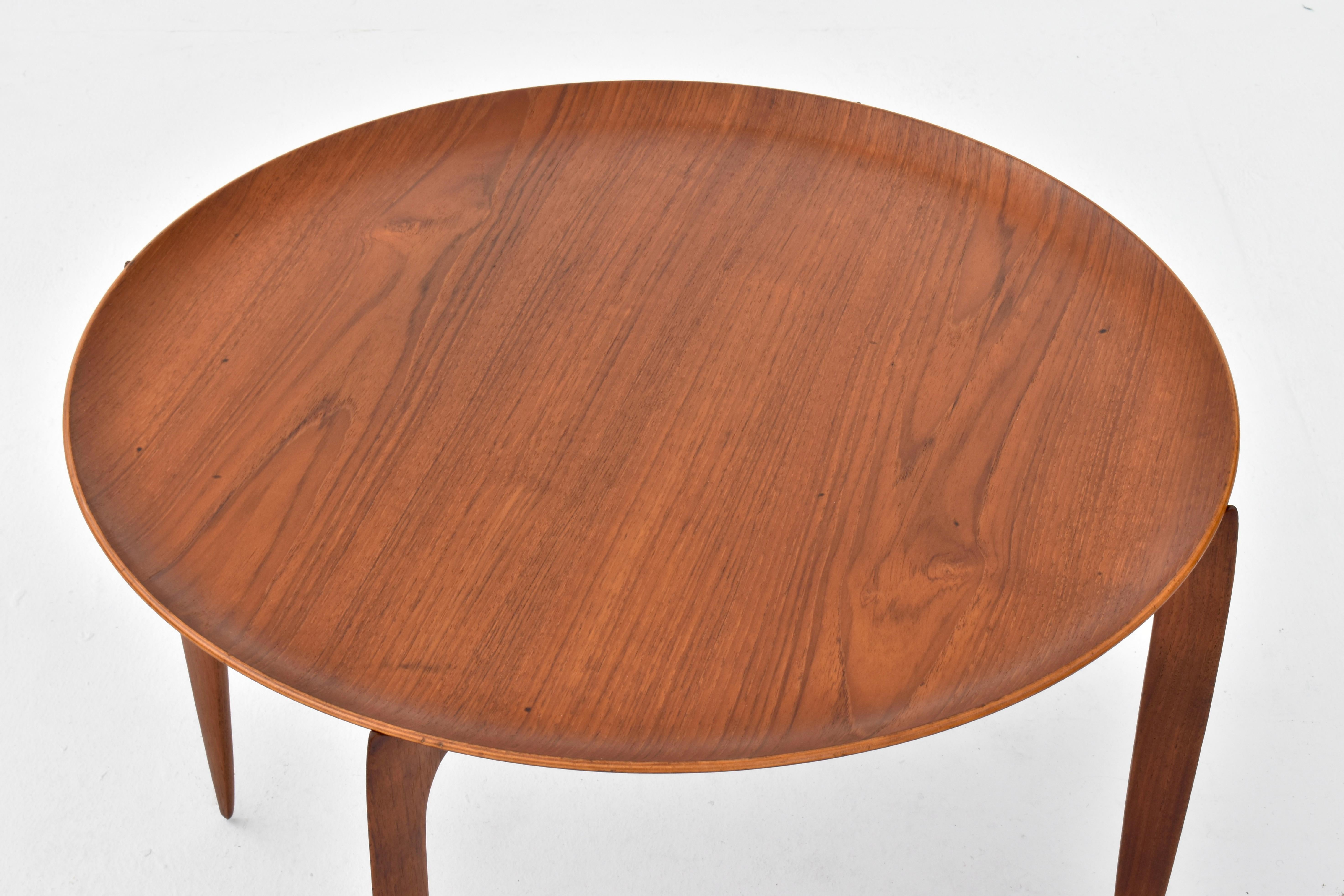 Scandinavo moderno Tavolino in teak anni '50 di H. H. Engholm & Sven Willumsen & Engholm per Fritz Hansen, Danimarca in vendita