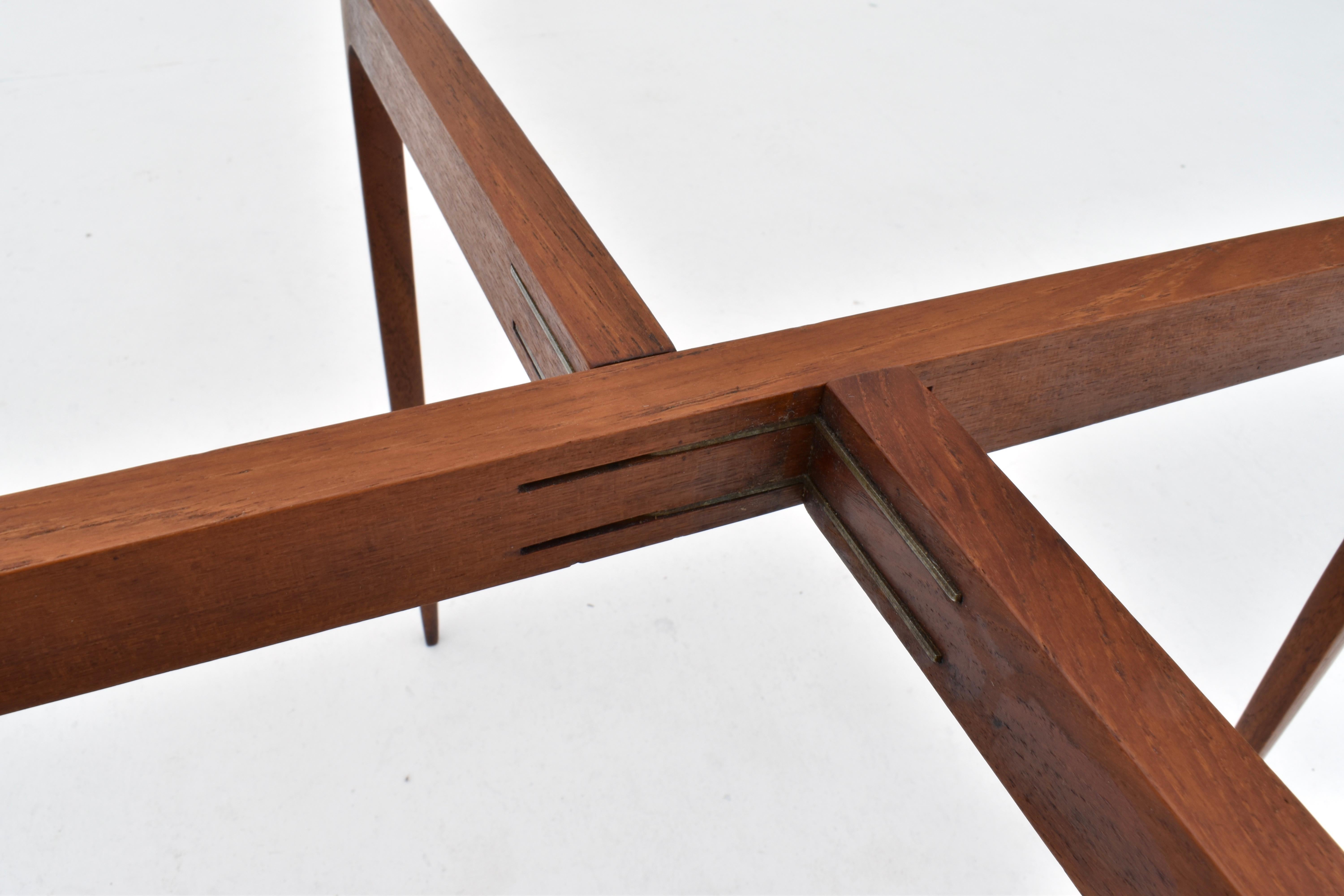 Teak Tavolino in teak anni '50 di H. H. Engholm & Sven Willumsen & Engholm per Fritz Hansen, Danimarca in vendita
