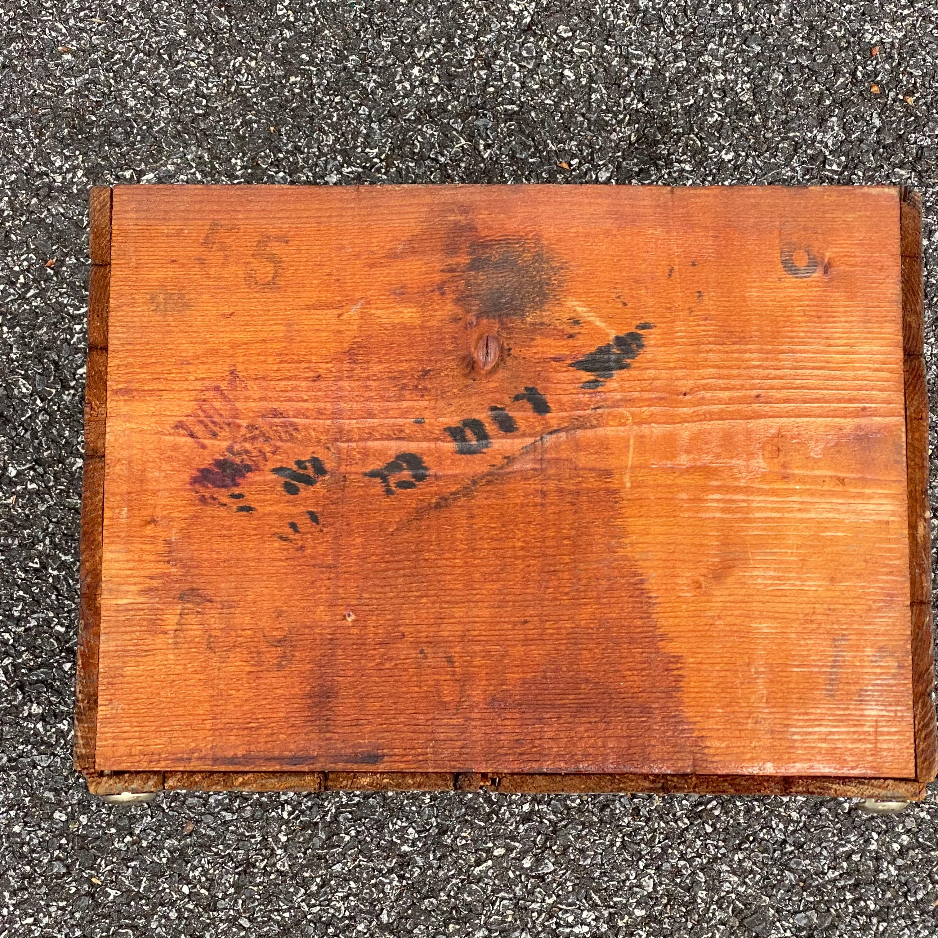 Scottish 1950's Haig & Haig Wooden Whisky Crate For Sale