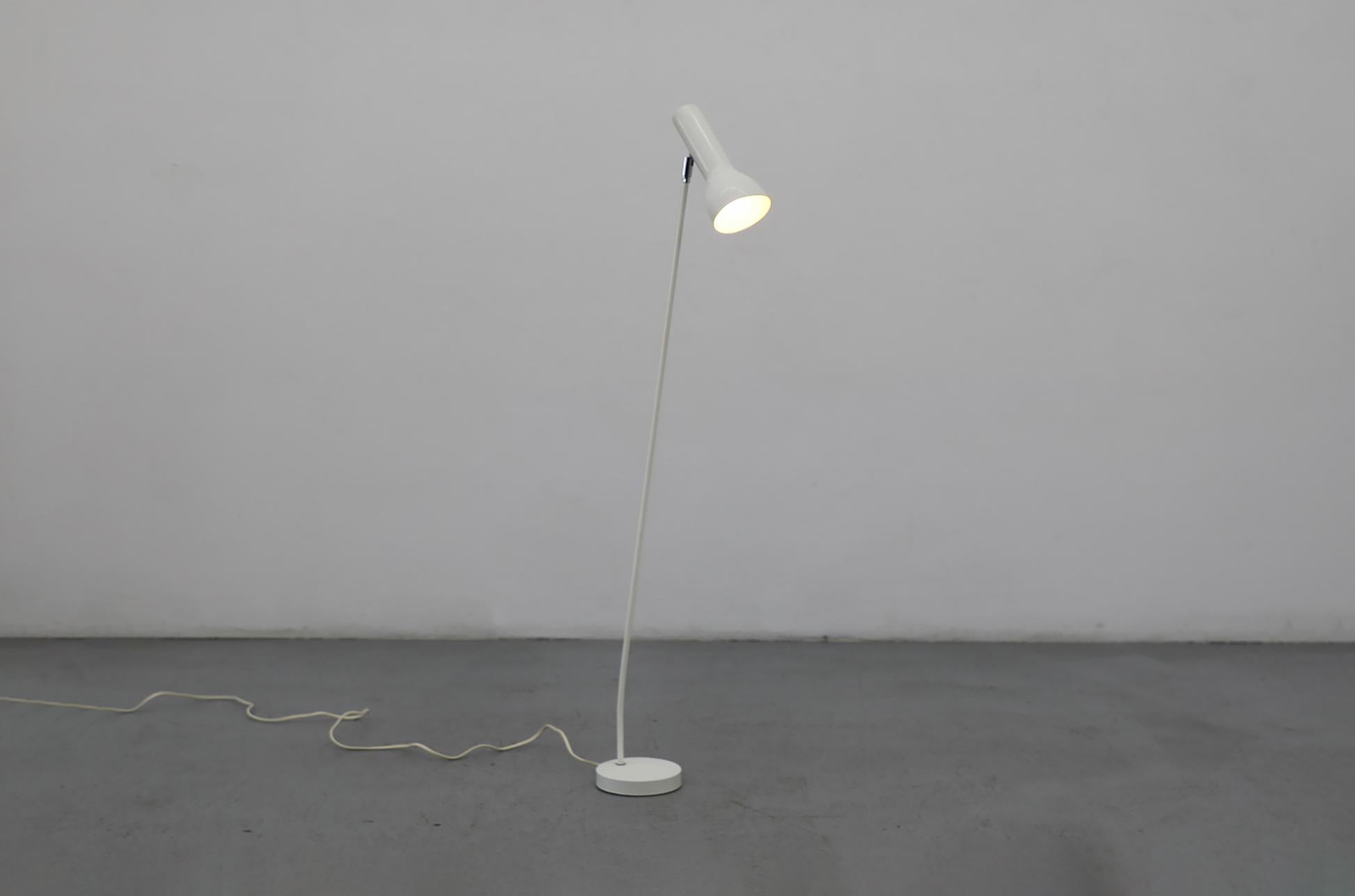 Mid-Century moderno Lampada da terra a spot singolo Hala Zeist smaltata bianca del 1950 in vendita