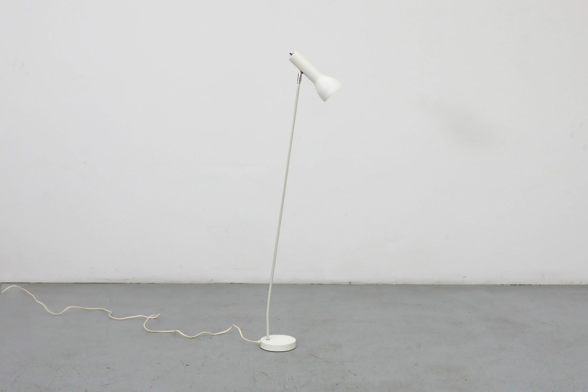 Smaltato Lampada da terra a spot singolo Hala Zeist smaltata bianca del 1950 in vendita