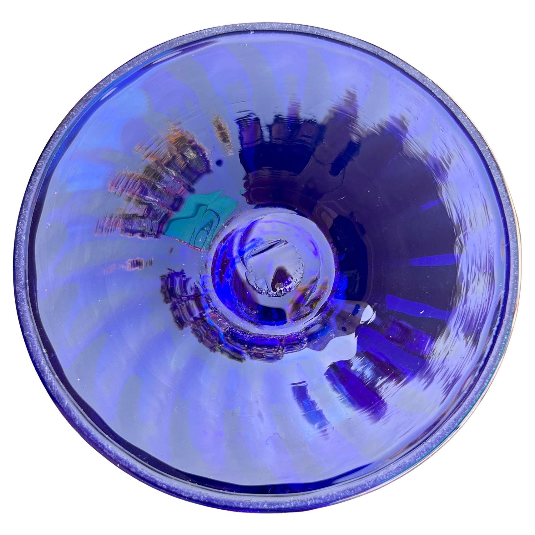 Fin du 20e siècle 1950s Hand Blown Italian Venetian Murano Cobalt Glass Decorative Chalice Goblet en vente